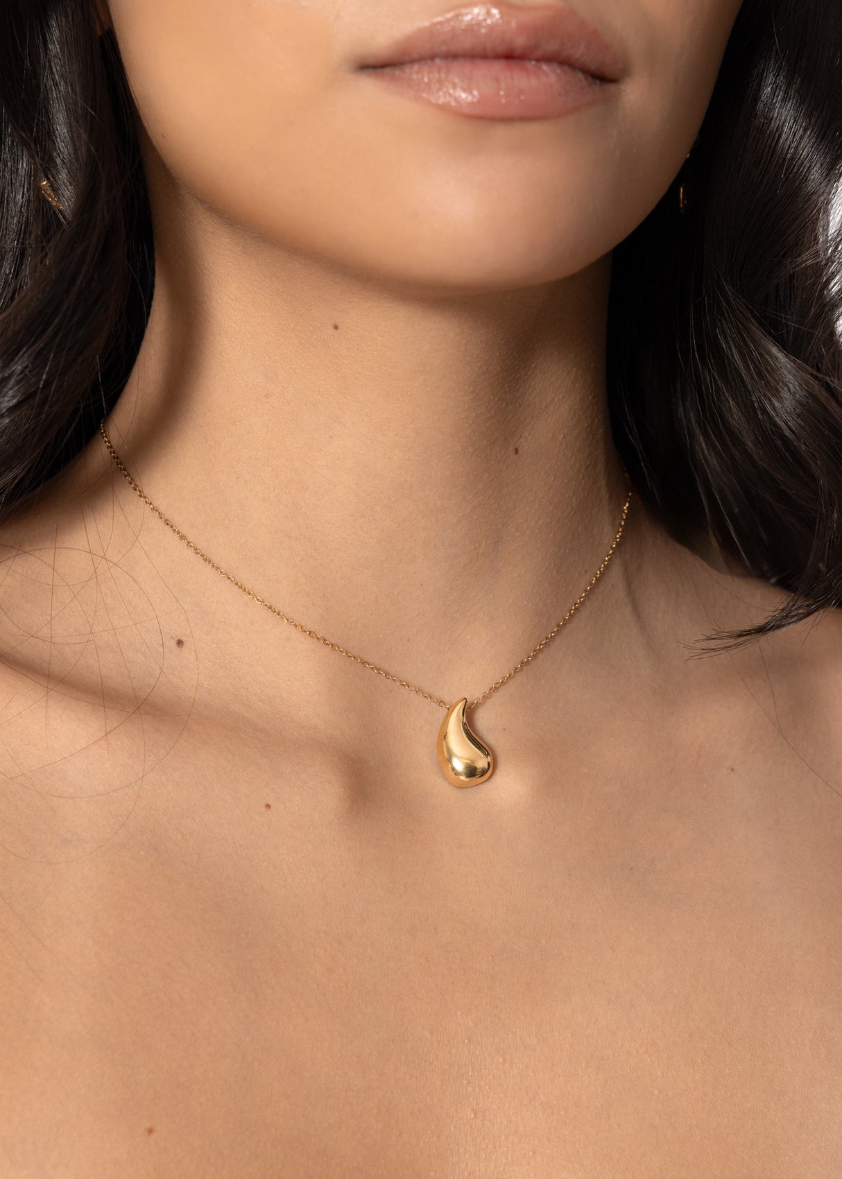 Halskette mit Drop Anhänger - gold