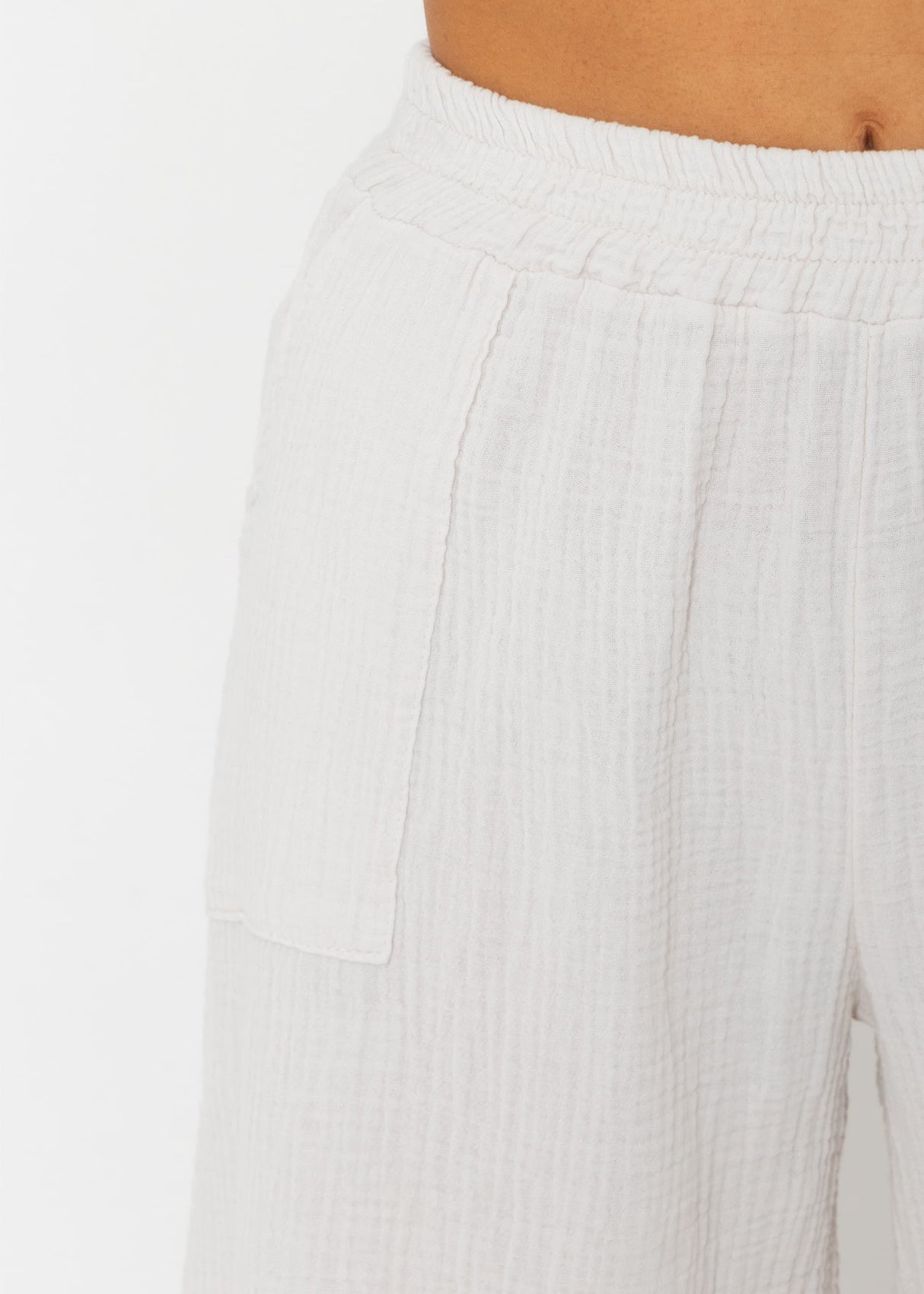 Muslin Bermuda shorts, light beige