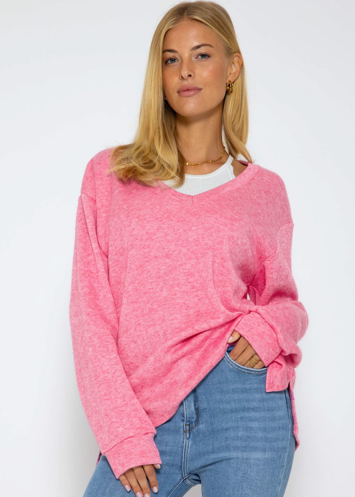 Oversize soft sweater with deep V-neck - pink