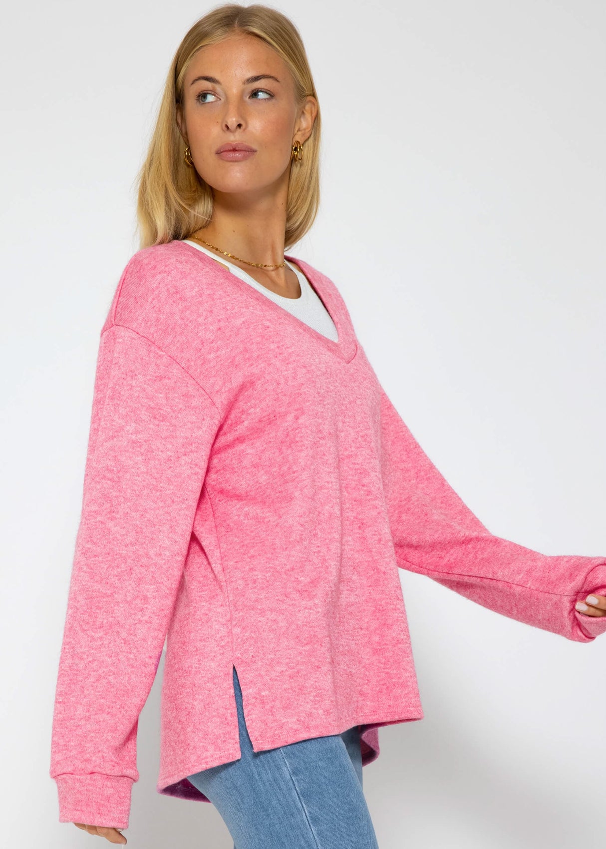 Oversize soft sweater with deep V-neck - pink