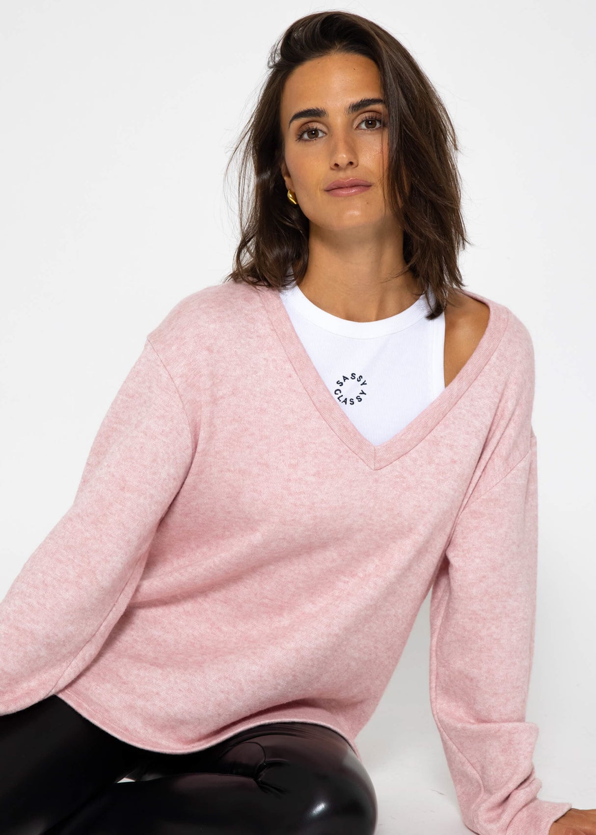 Oversize soft sweater with deep V-neck - pink
