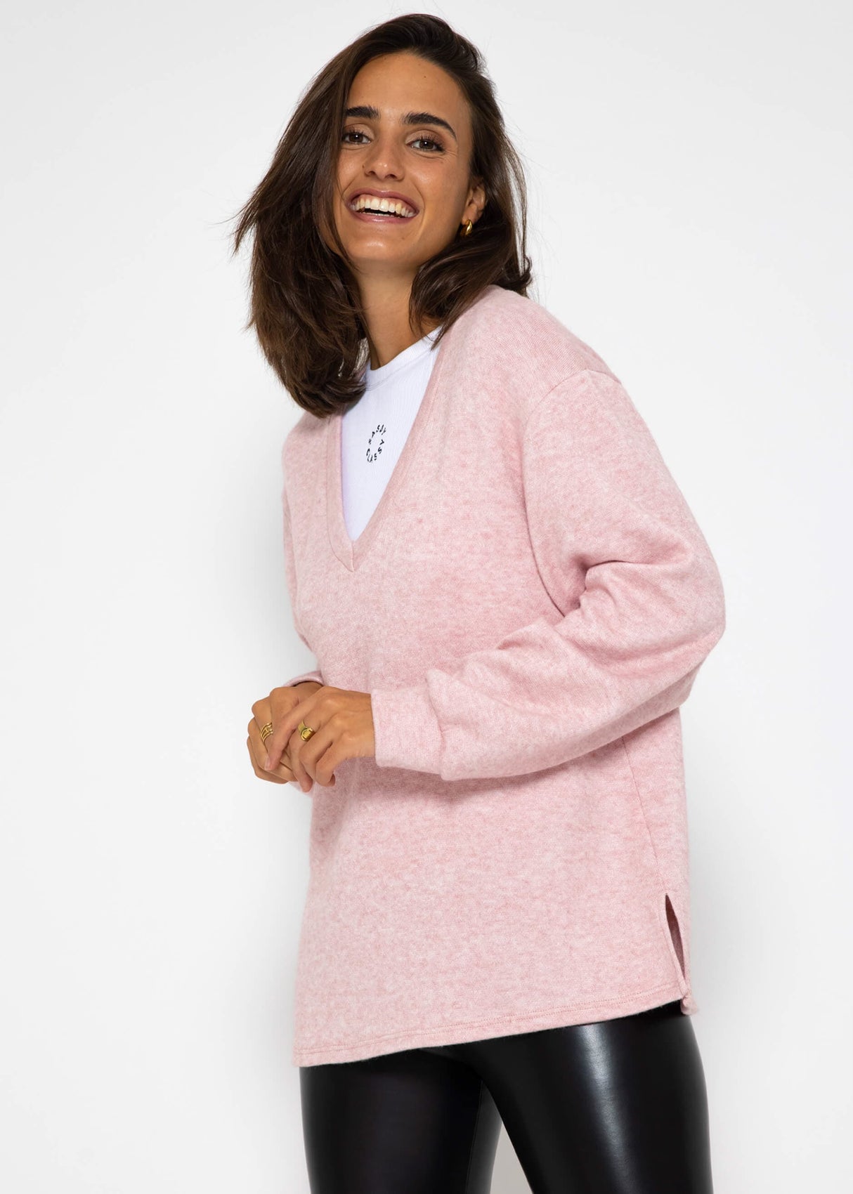Oversize soft sweater with deep V-neck - pink