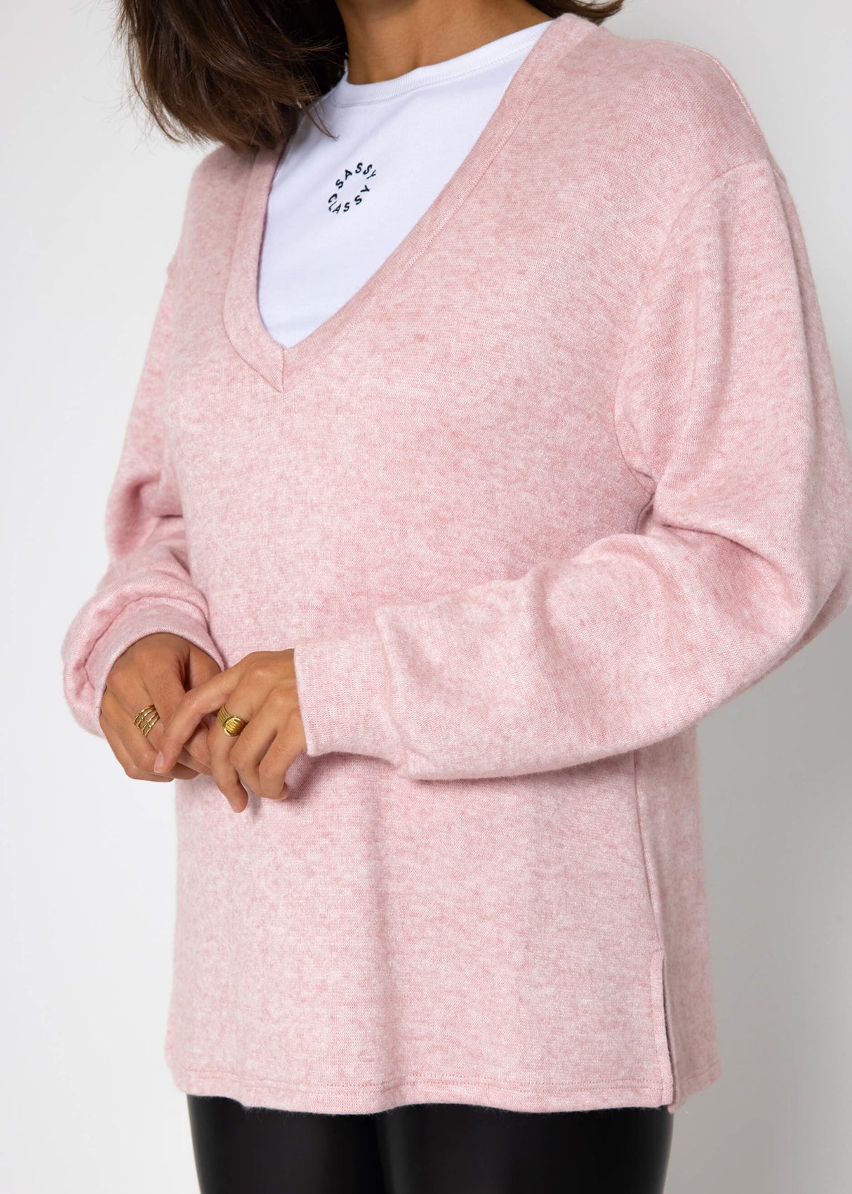 Oversize soft sweater with deep V-neck - pink