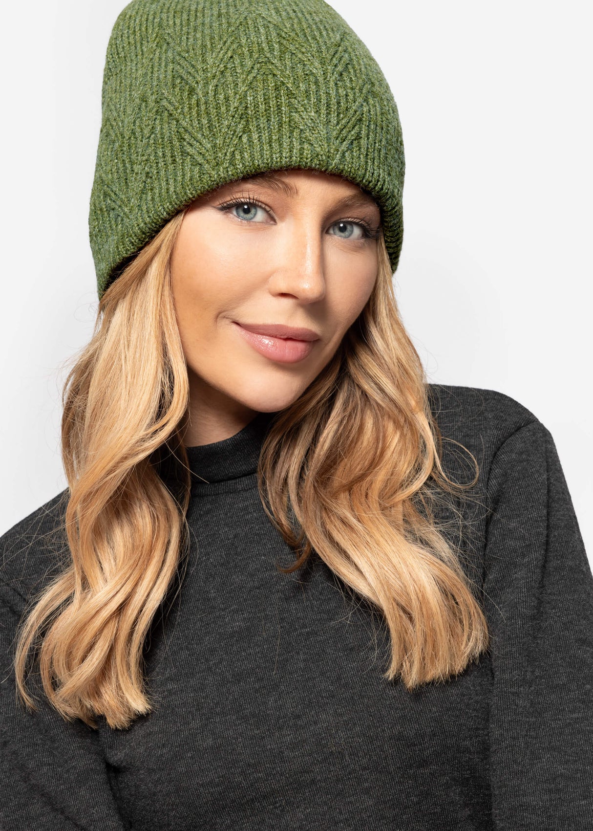 Soft knitted hat - khaki