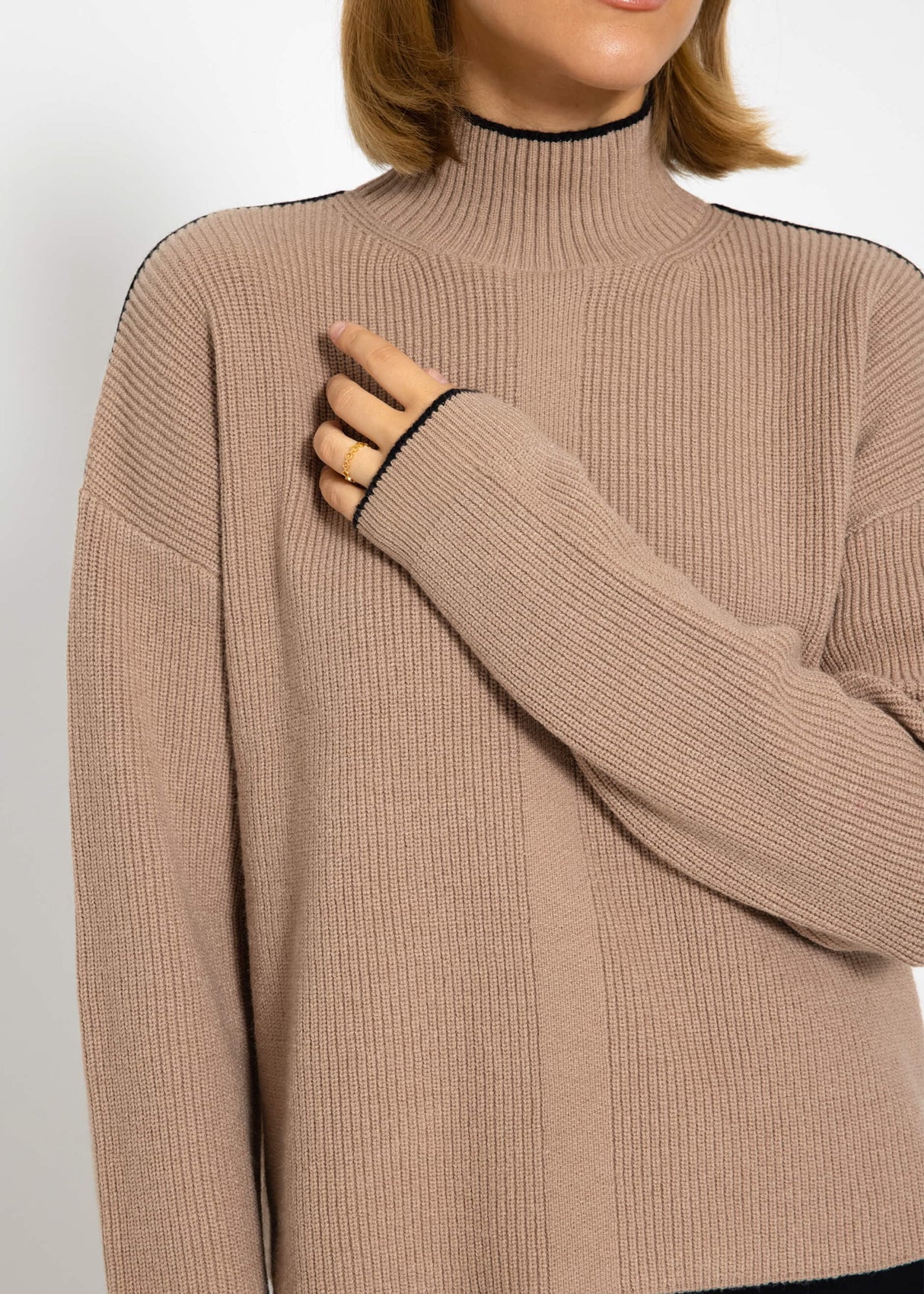 Strickpullover mit farbigen Akzenten - taupe-schwarz