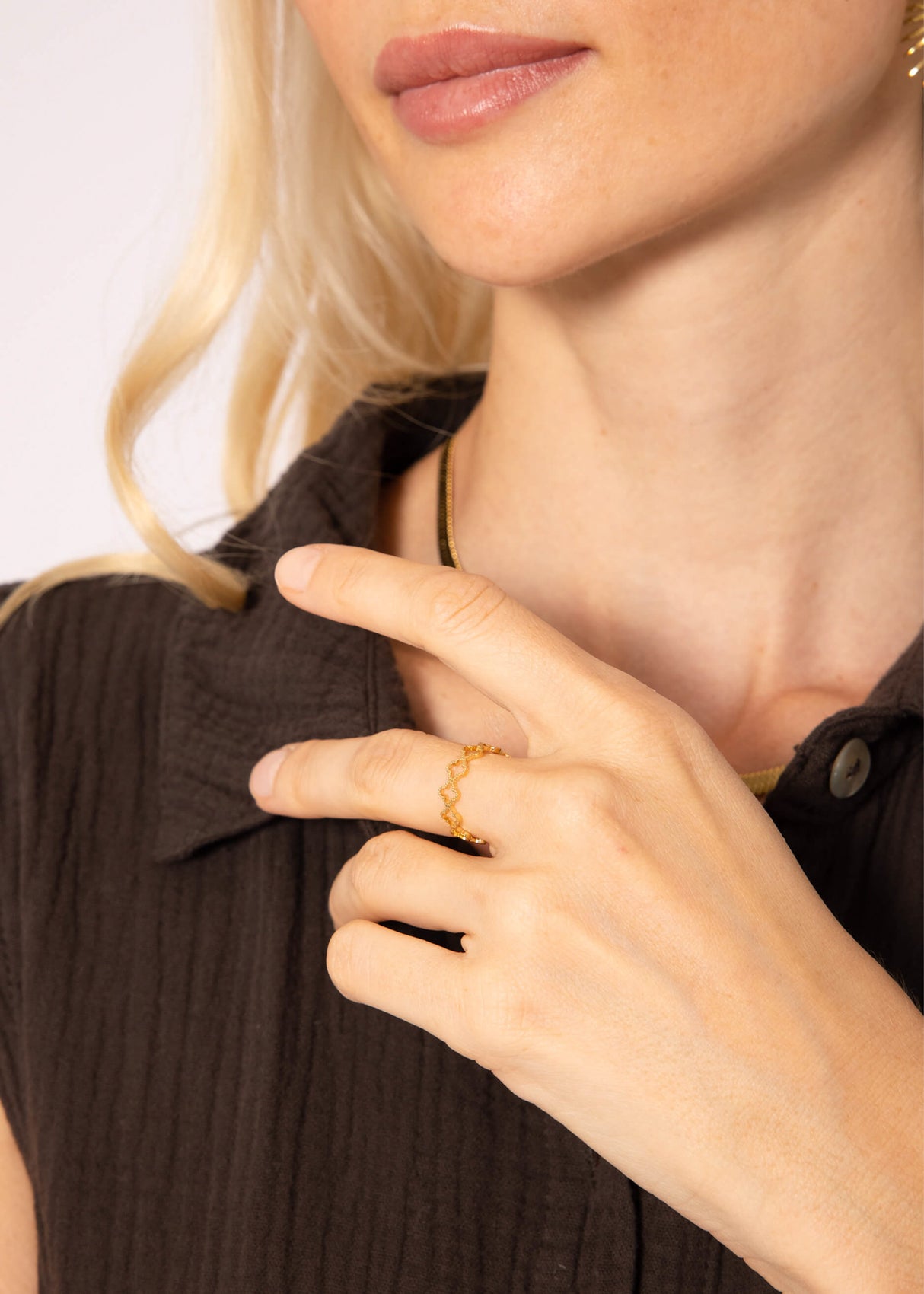 Ring with clover leaves, gold