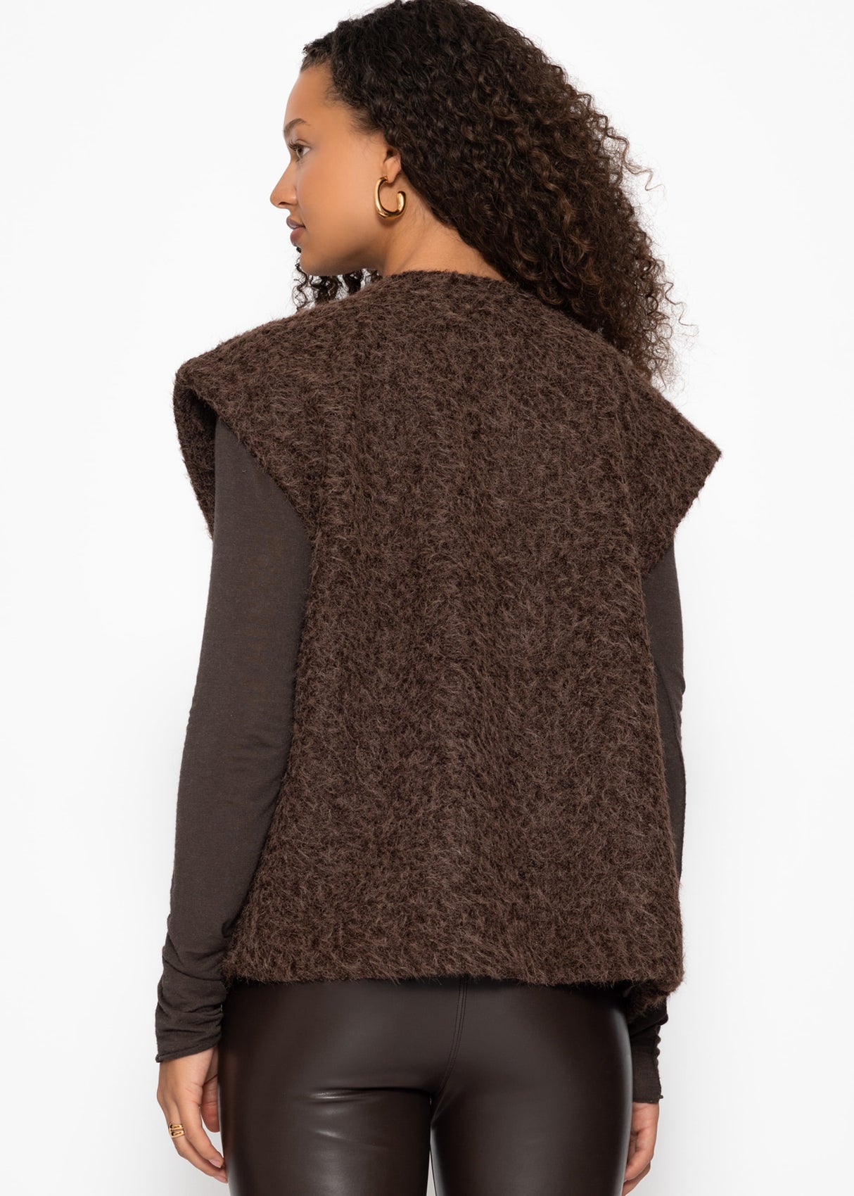 Sleeveless vest with wool texture - brown