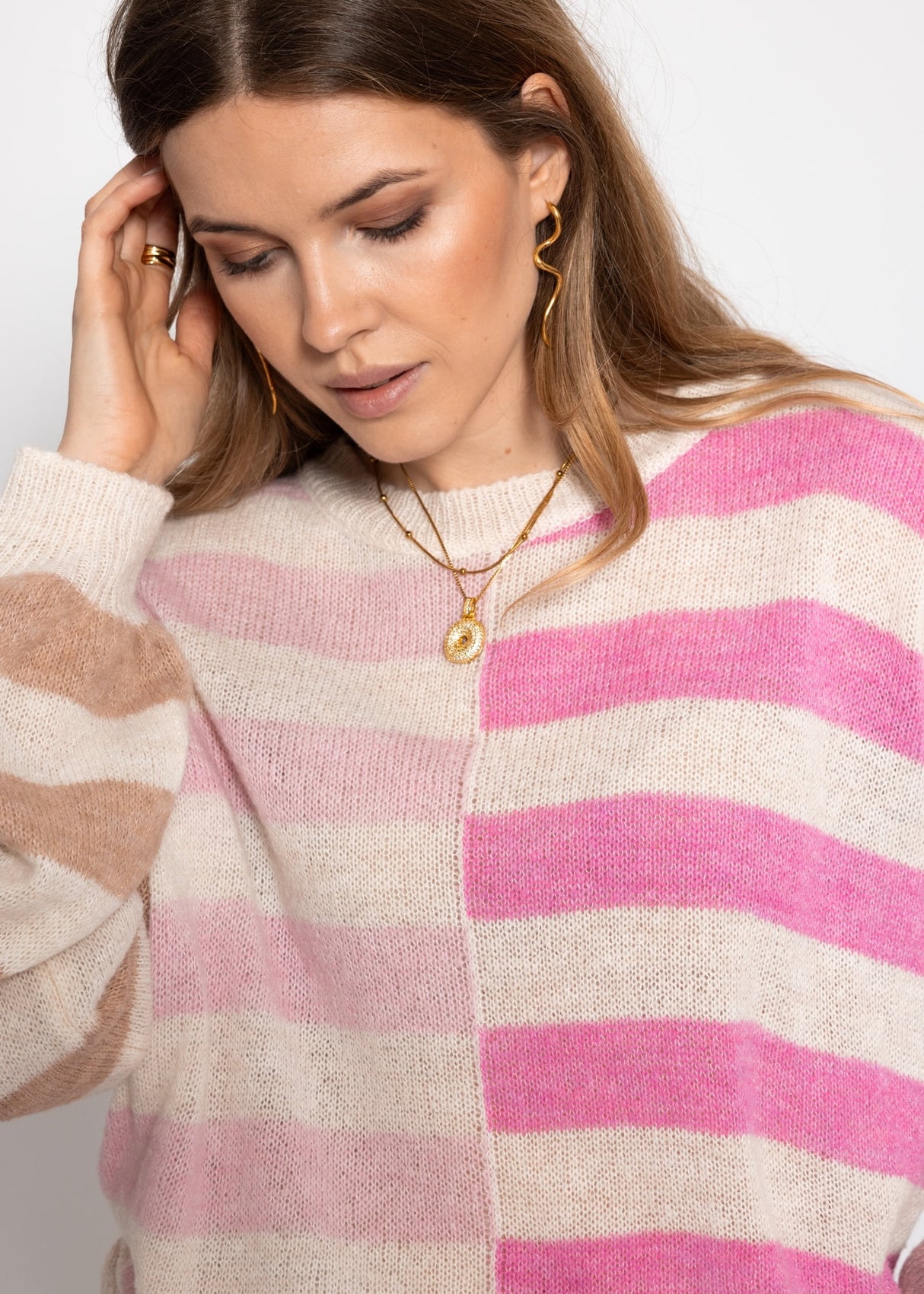 Fine knit sweater with striped pattern - pink