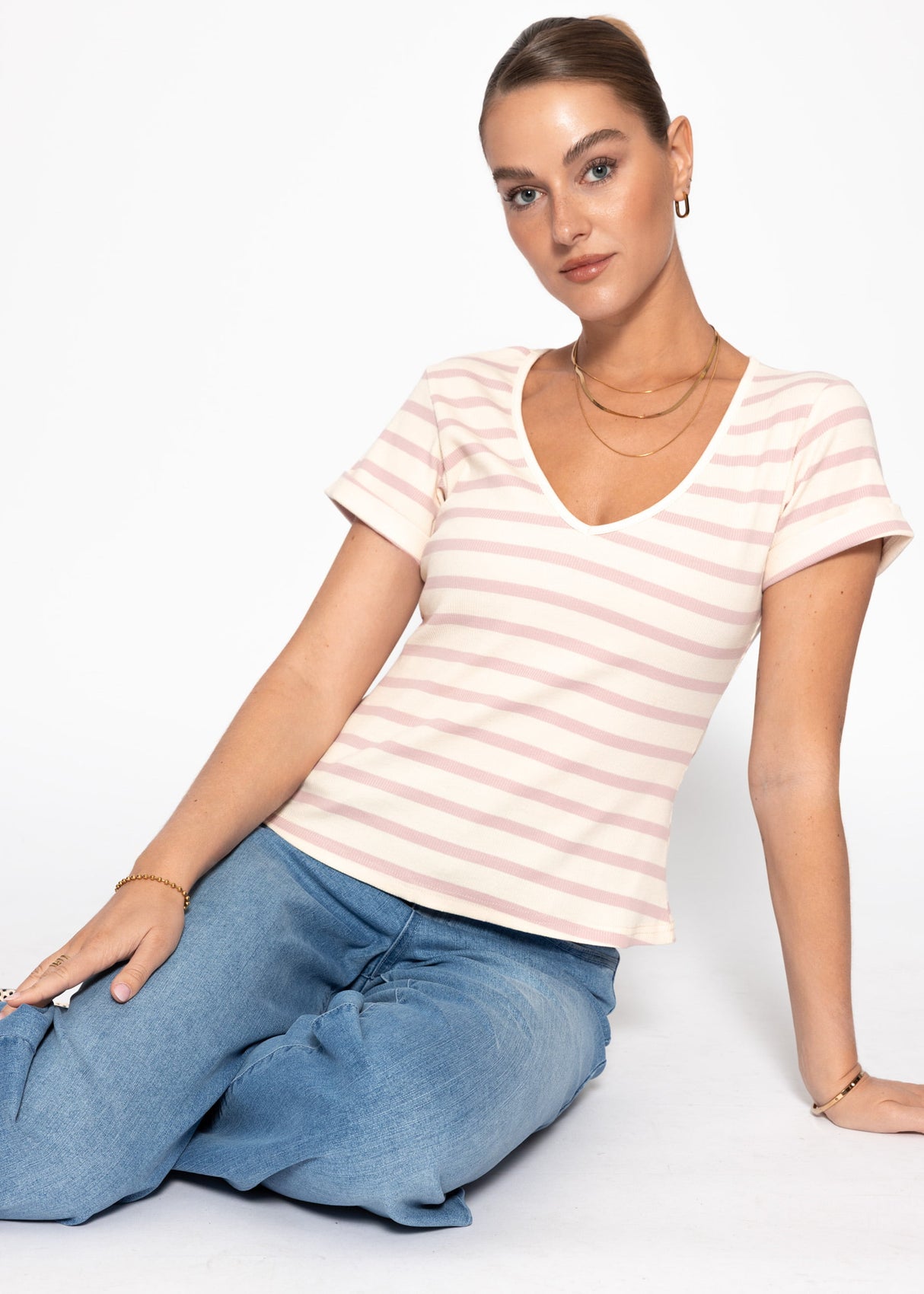 Gestreiftes T-Shirt mit V-Ausschnitt - rosa-offwhite