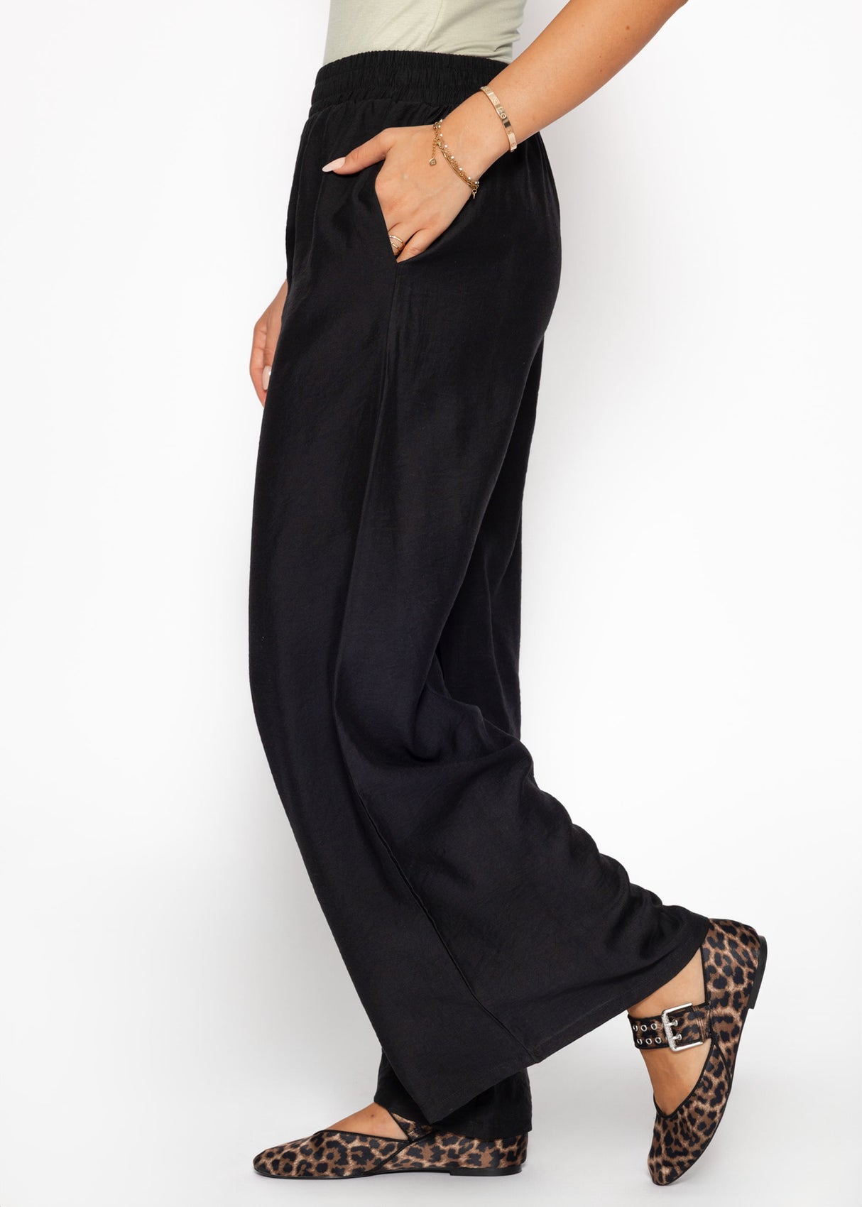 Glänzende Stoffhose mit geradem Bein - schwarz