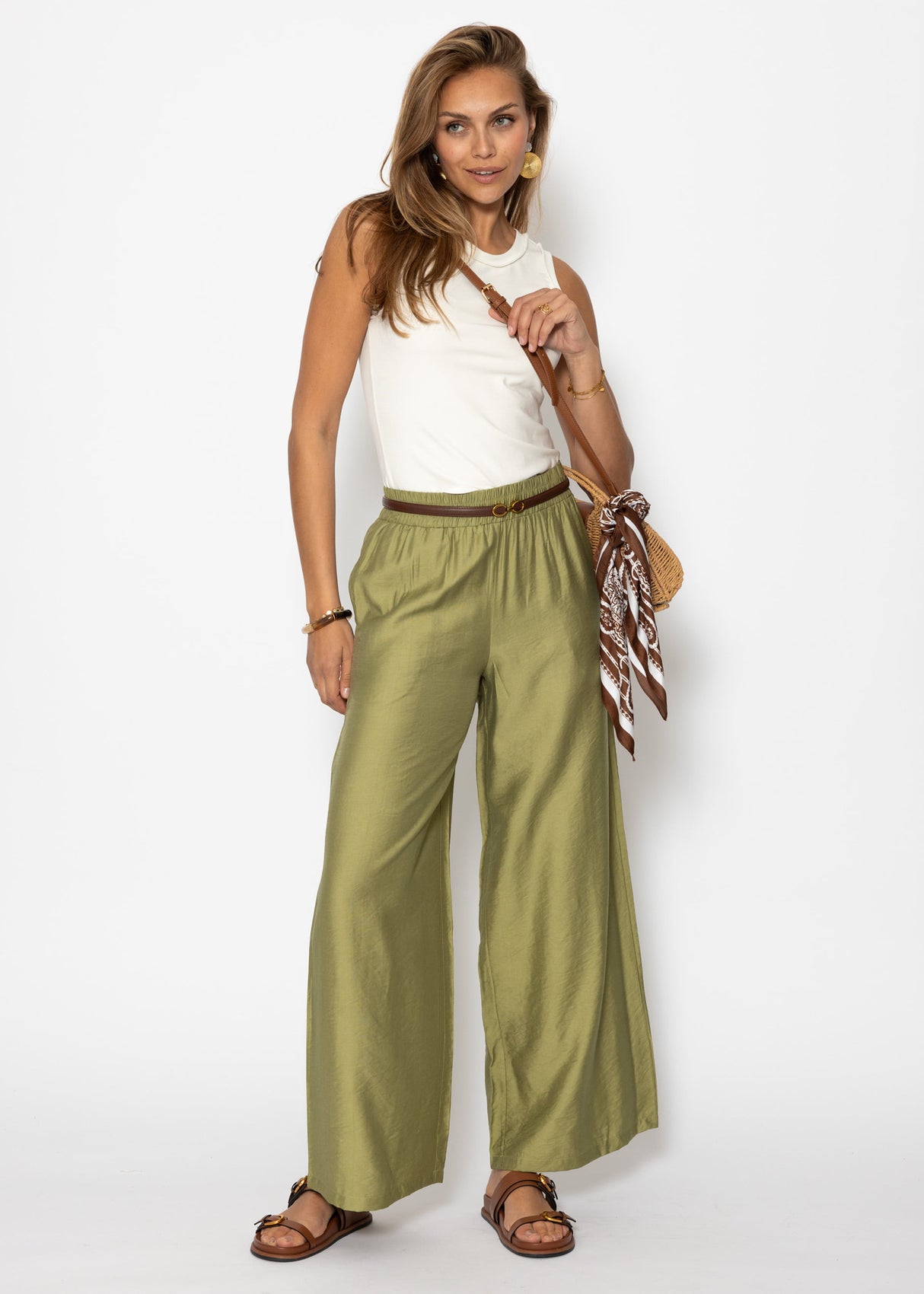 Glänzende Stoffhose mit geradem Bein - khaki