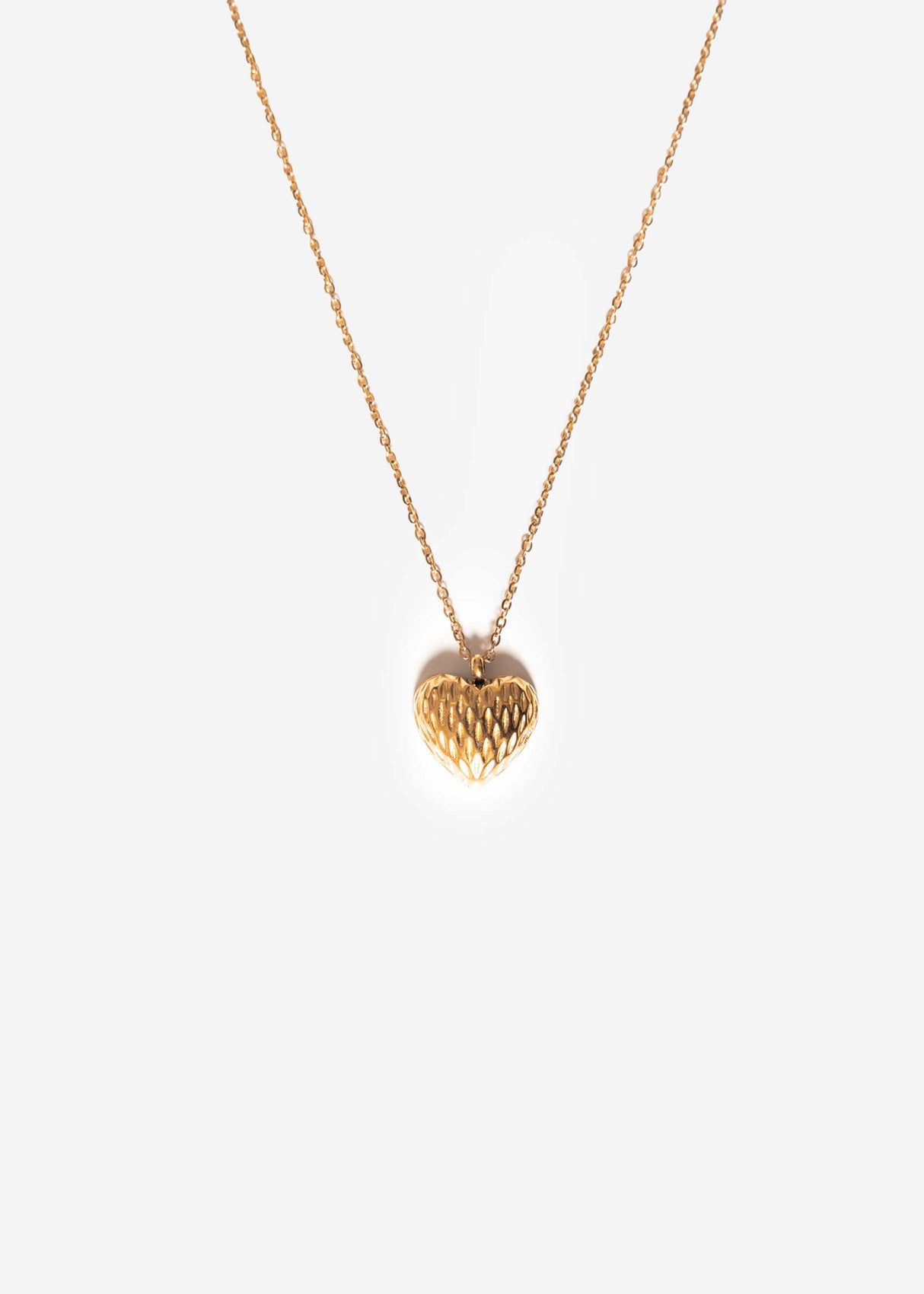 Necklace with hammered heart - gold