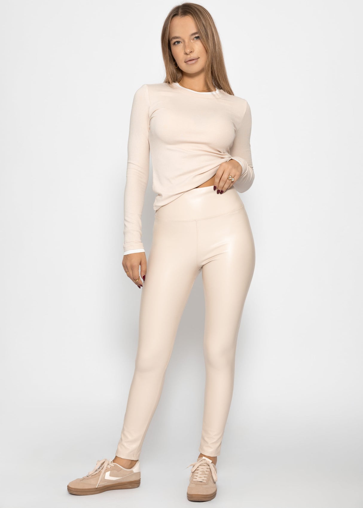 High-Rise Thermo Lederleggings mit breitem Bund - offwhite