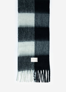 Karierter flauschiger Schal - schwarz-weiß-grau