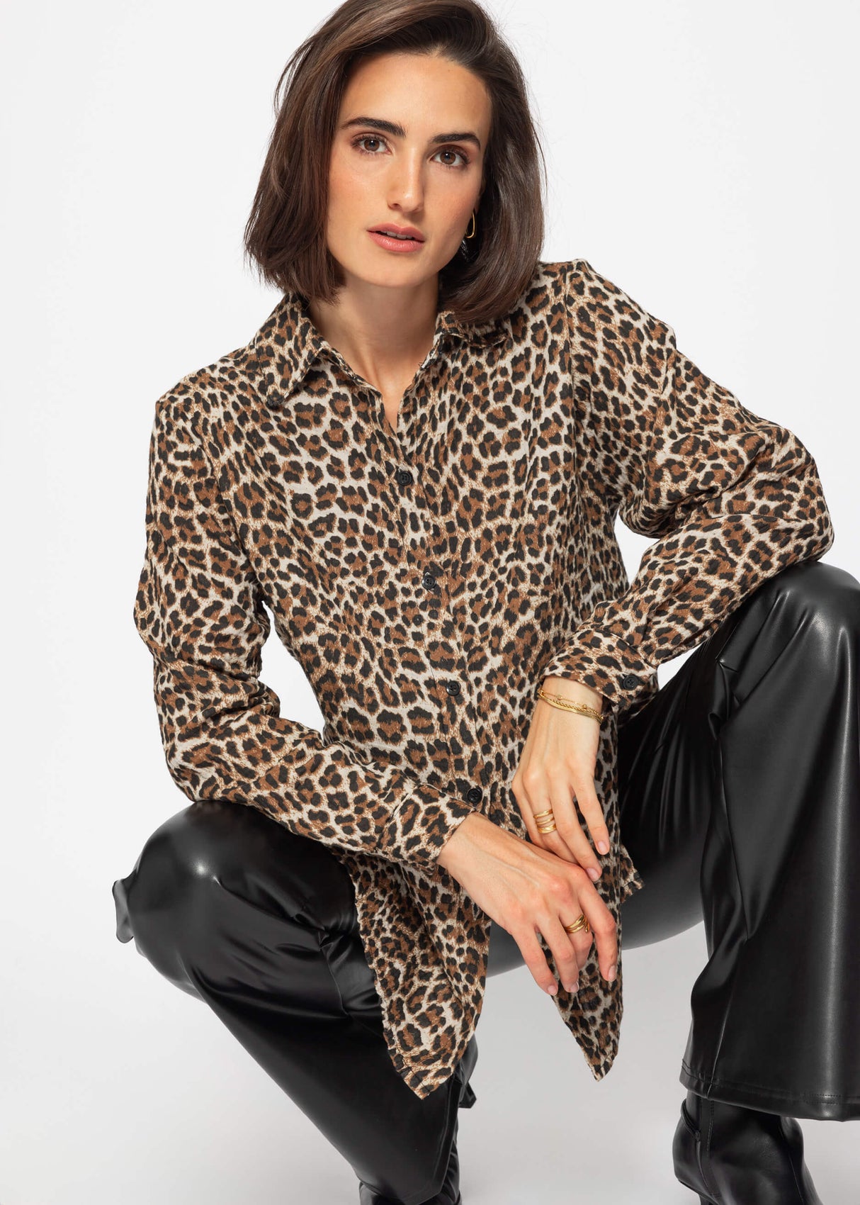 Classic-cut blouse in muslin with leopard print - brown