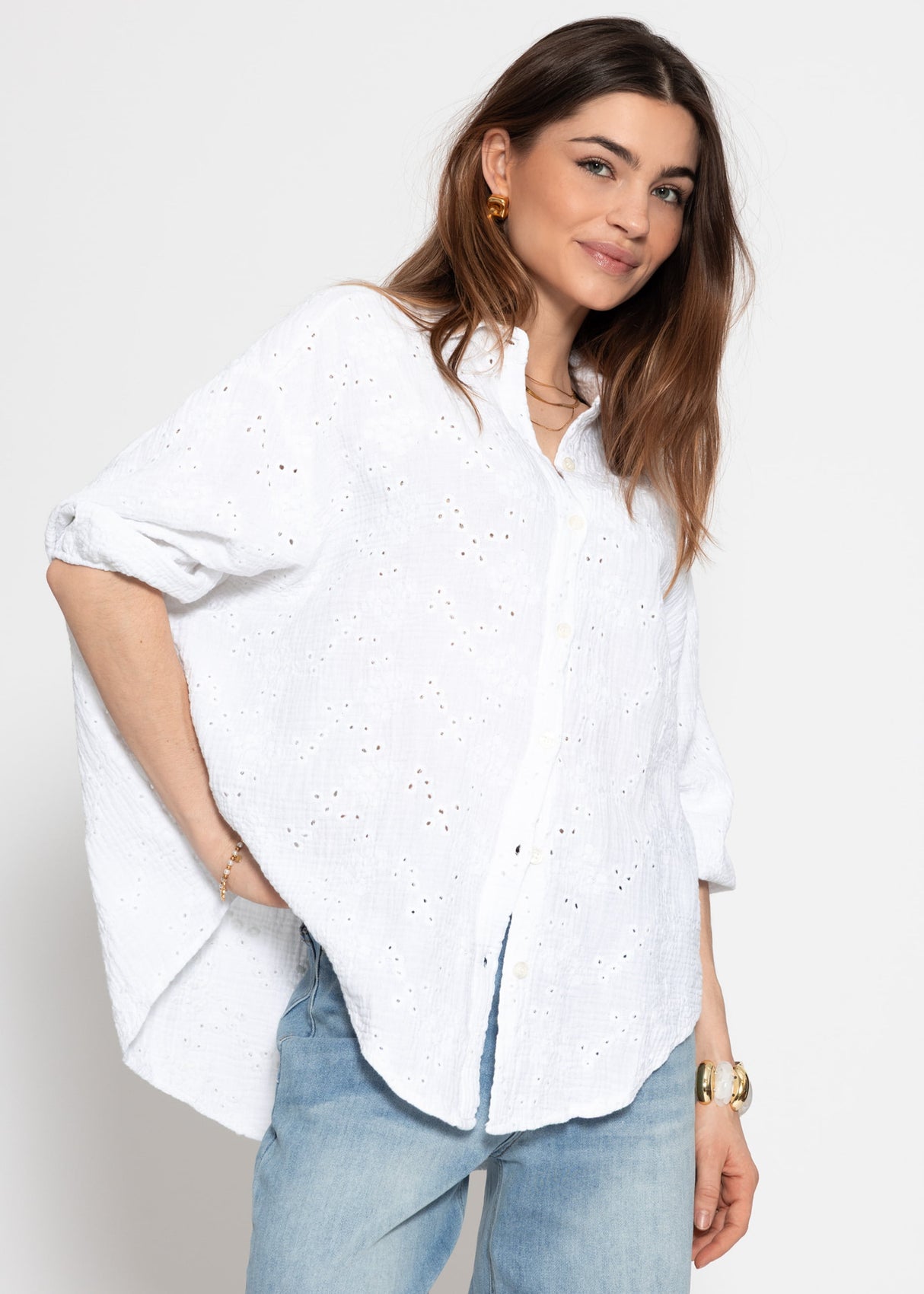Kurzarm Musselin Bluse mit Lochstickerei - weiß