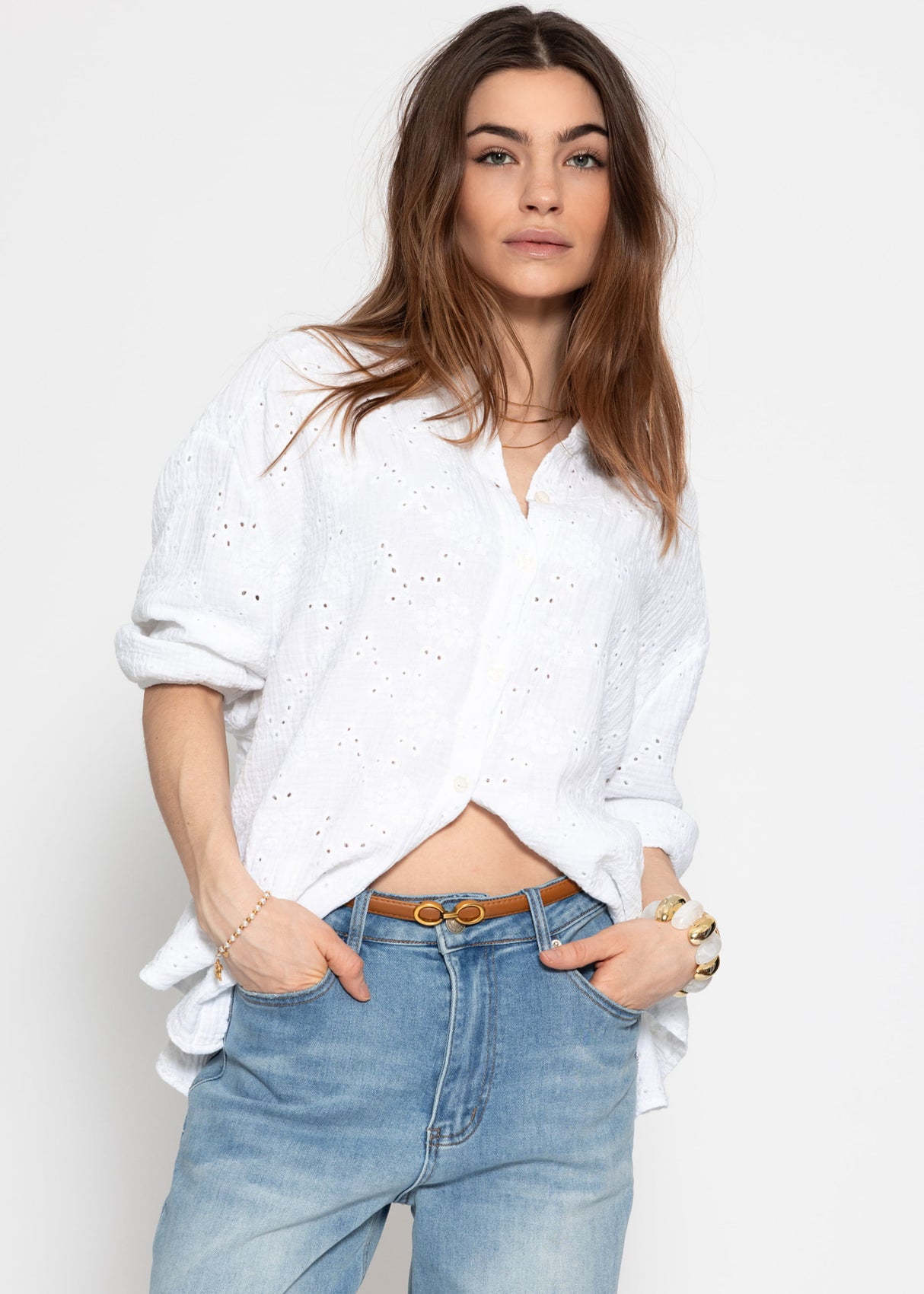 Kurzarm Musselin Bluse mit Lochstickerei - weiß