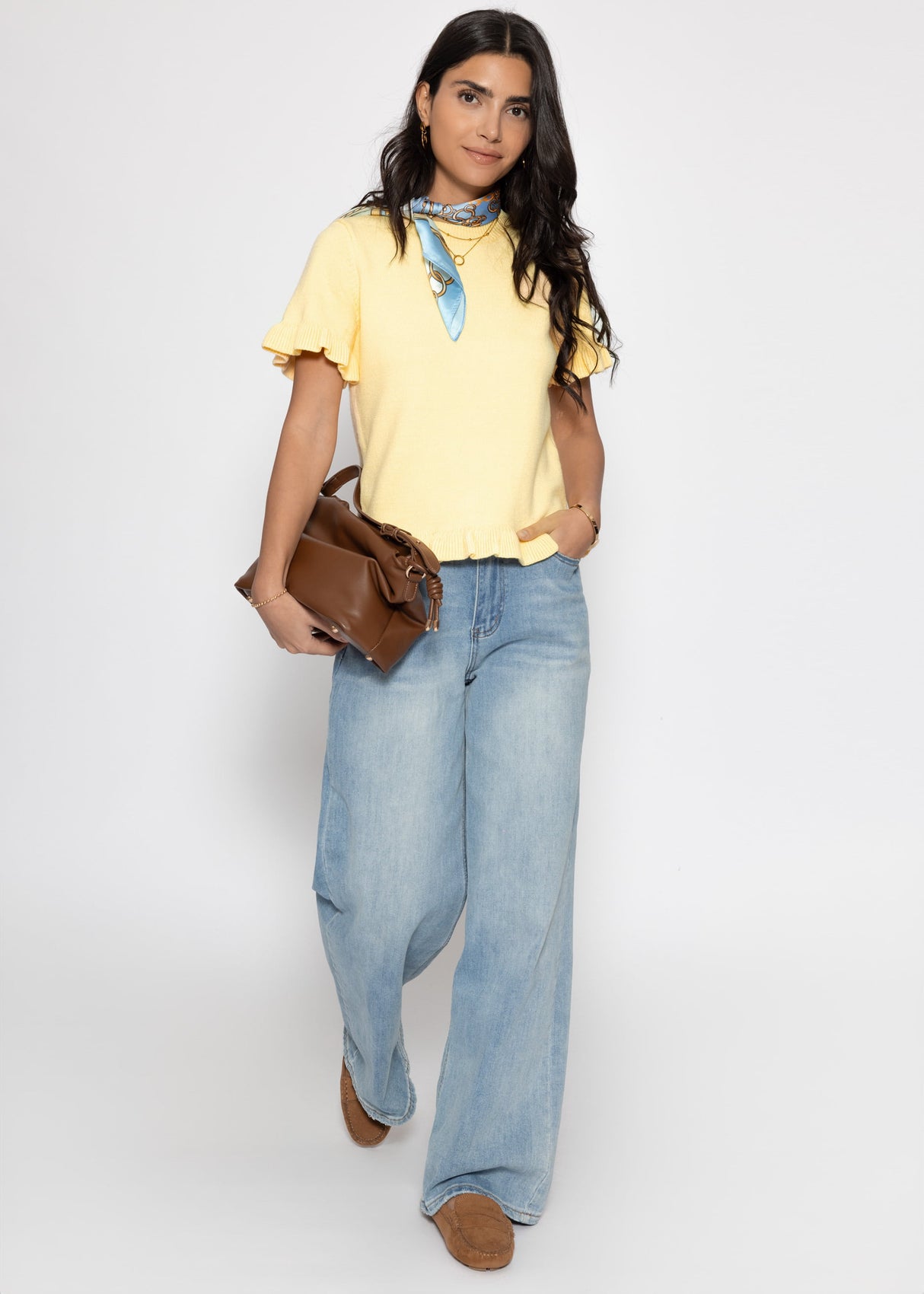 Short-sleeved sweater with ruffles - butter yellow