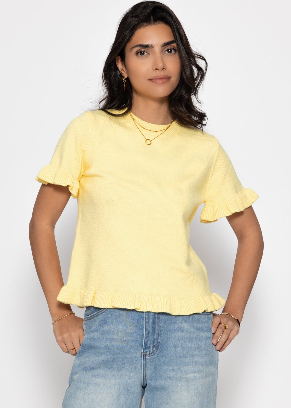 Short-sleeved sweater with ruffles - butter yellow