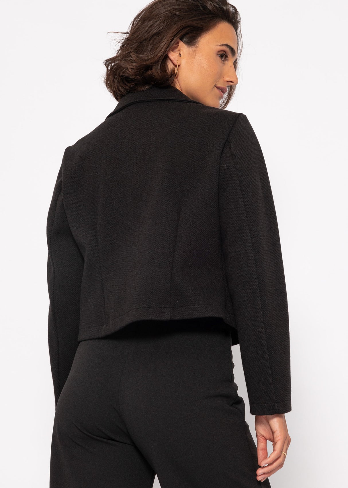 Short jacket with snap fasteners - black