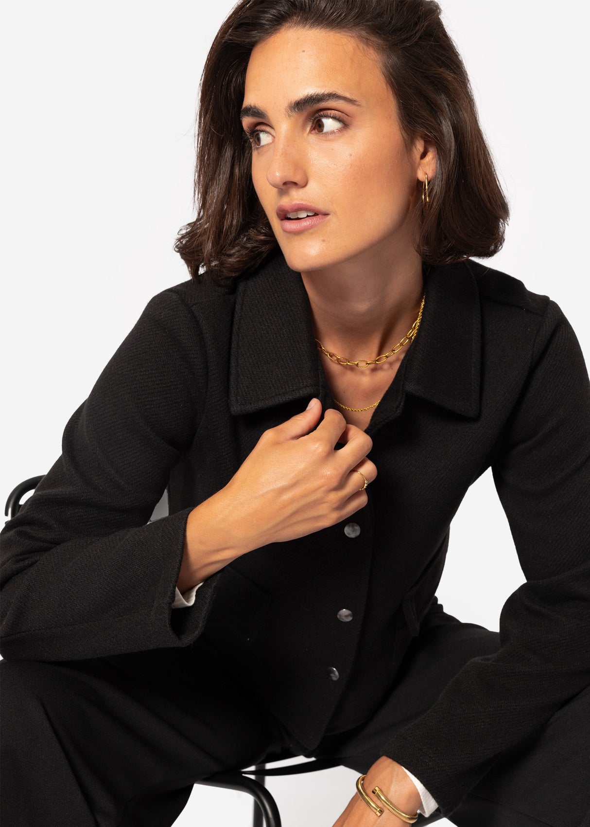 Short jacket with snap fasteners - black