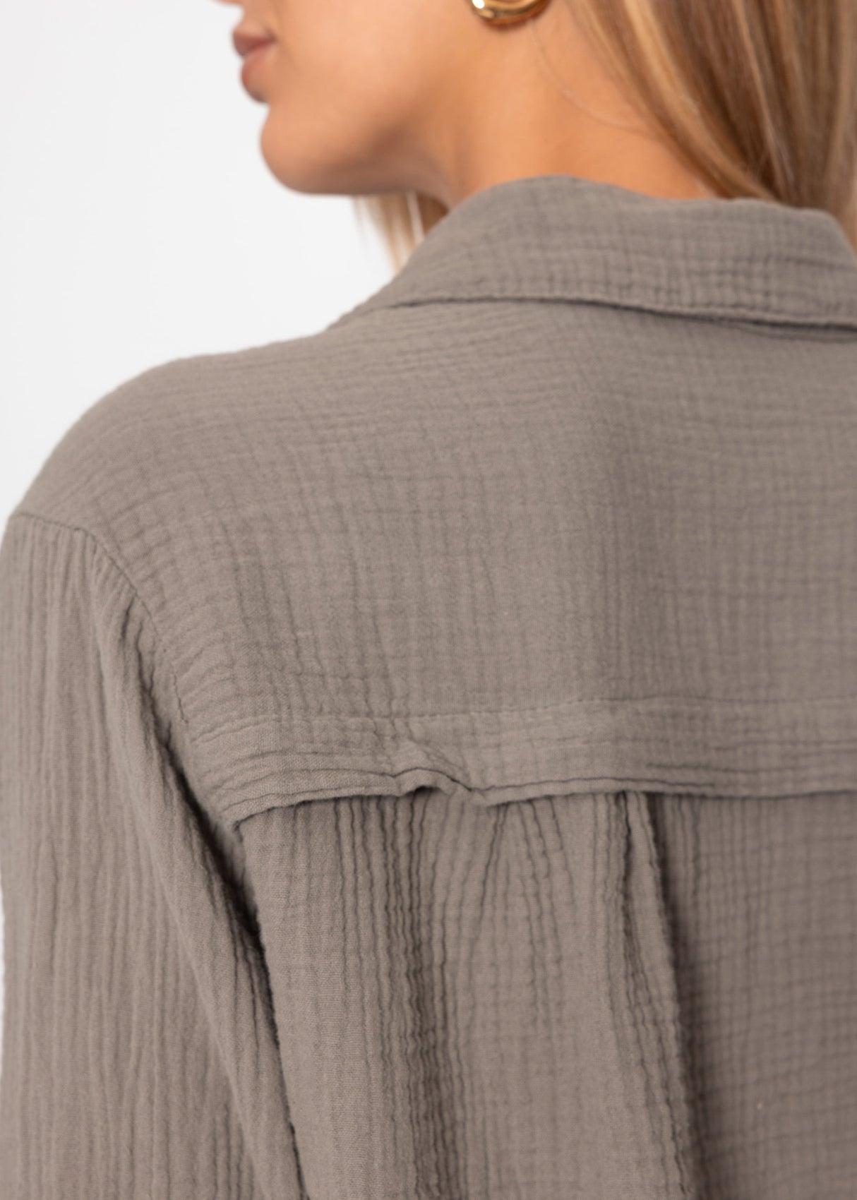 Short oversized muslin blouse - taupe