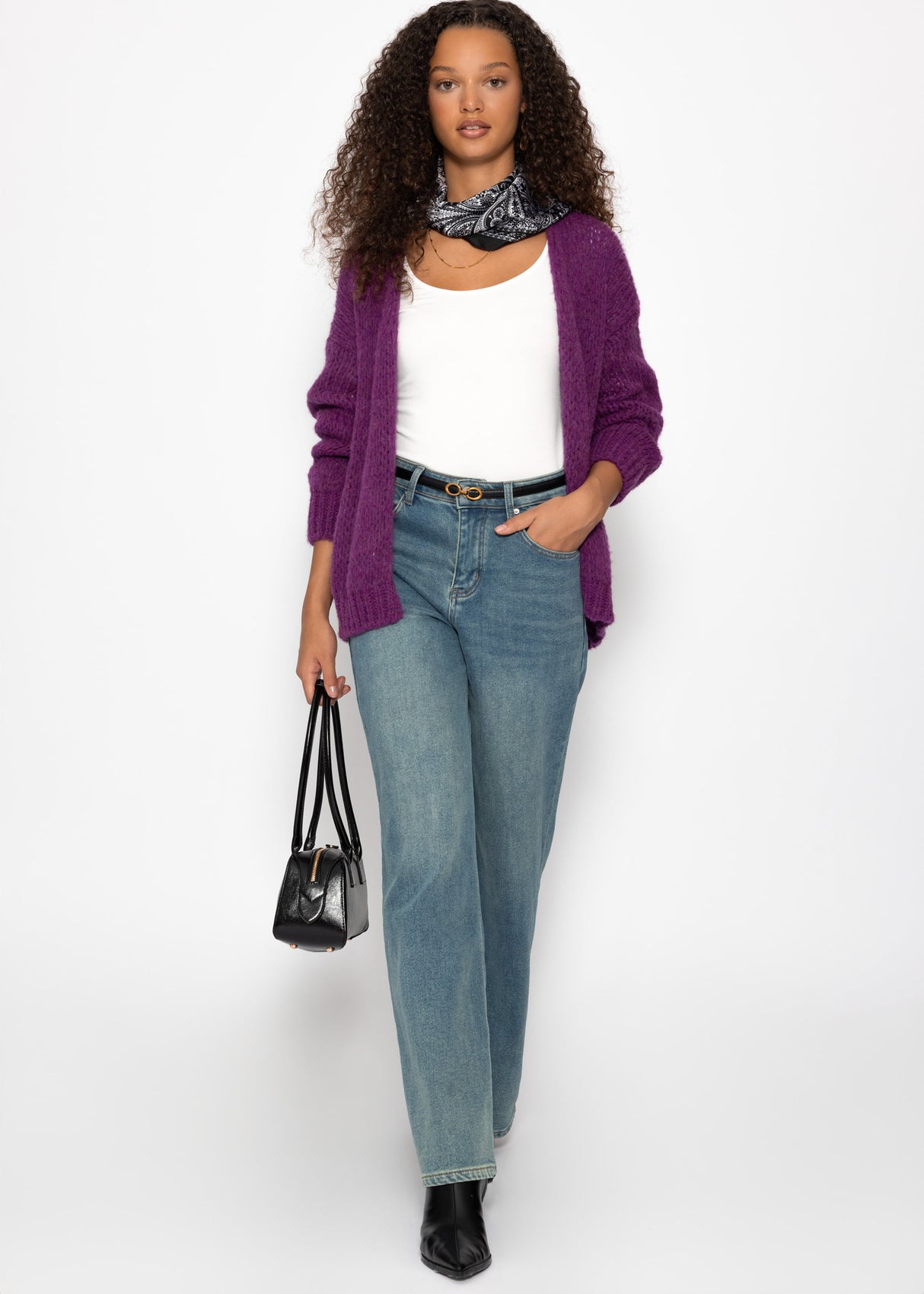 Long-sleeved shirt with neckline - off-white