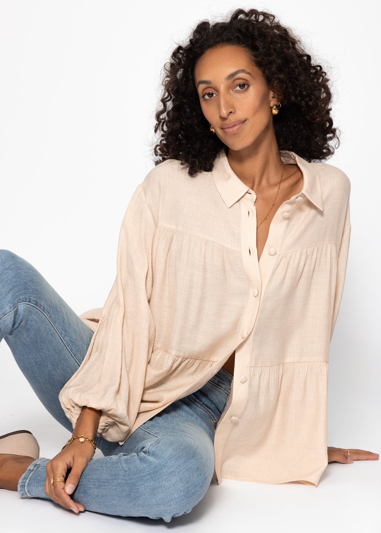 Light blouse with flounces - cream