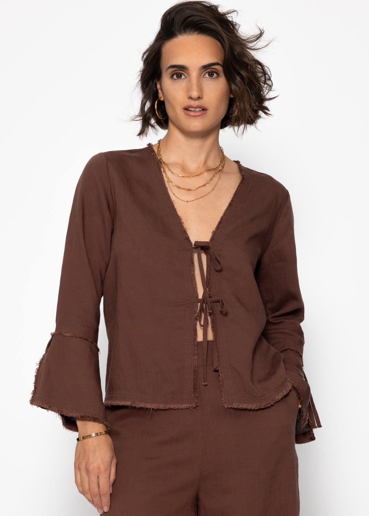 Linen blouse with trumpet sleeves and loop closure - brown