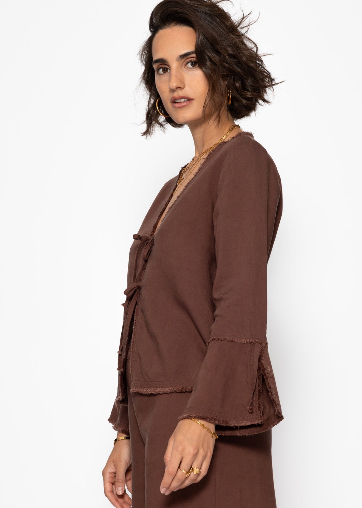 Linen blouse with trumpet sleeves and loop closure - brown