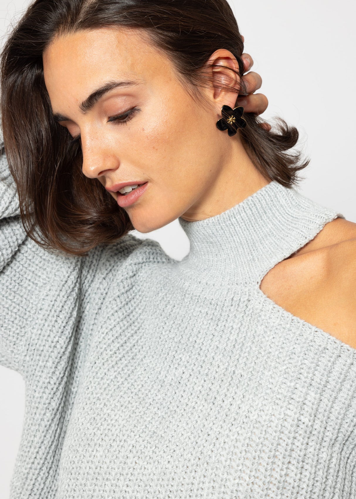 Oversize cut-out sweater - gray