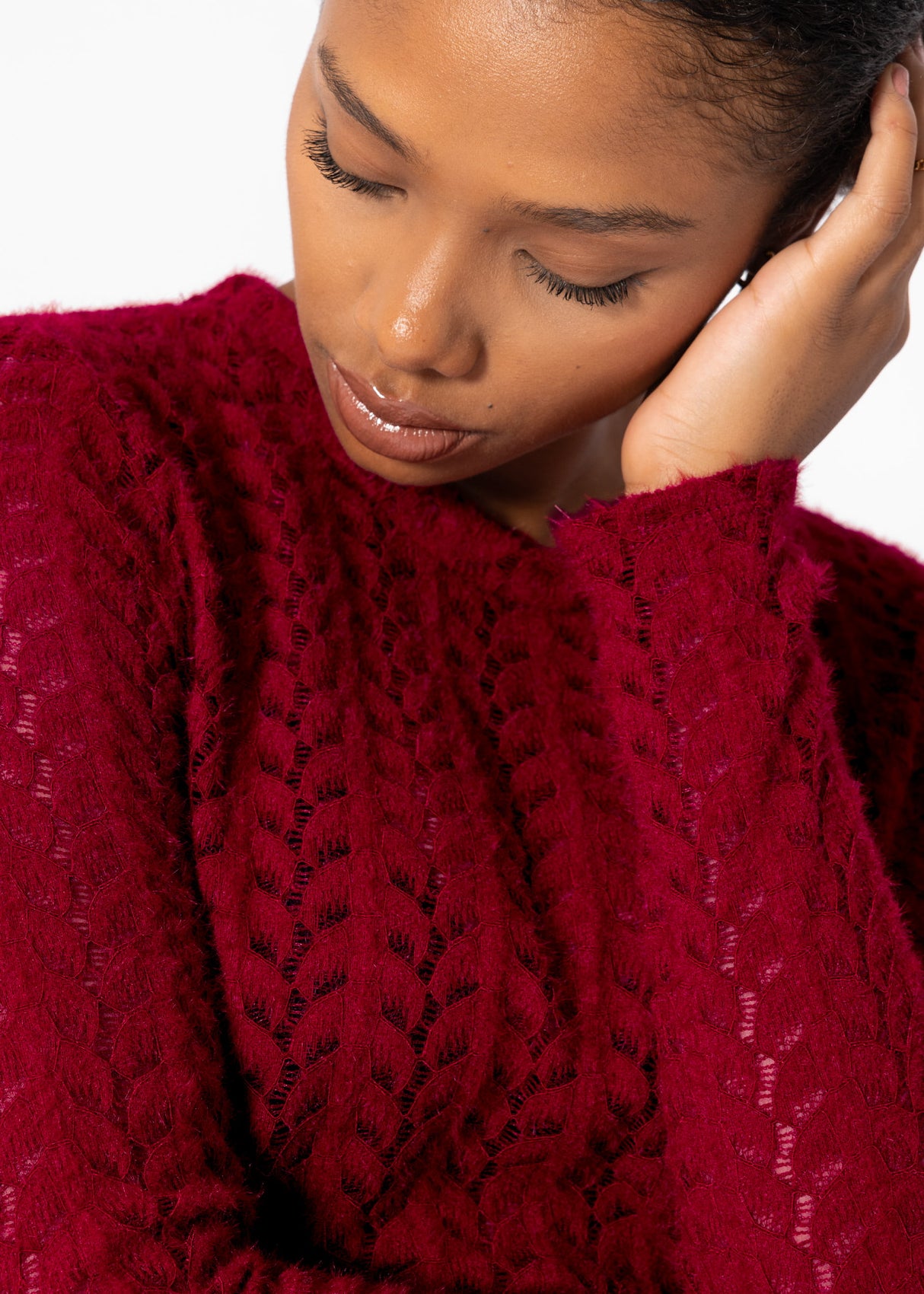 Pullover in extravaganter, weicher Spitze - dunkelrot