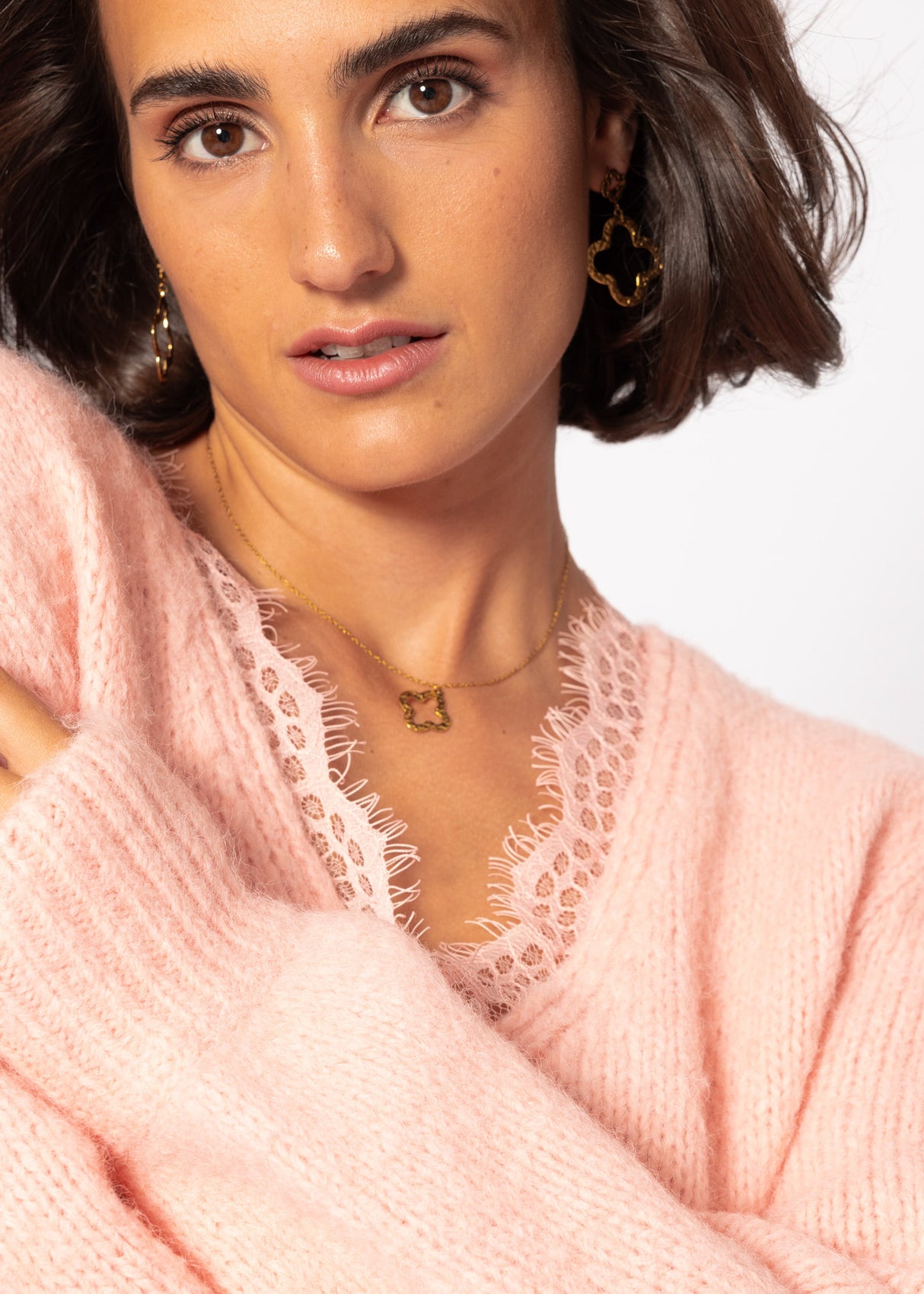 Sweater with lace neckline - light pink