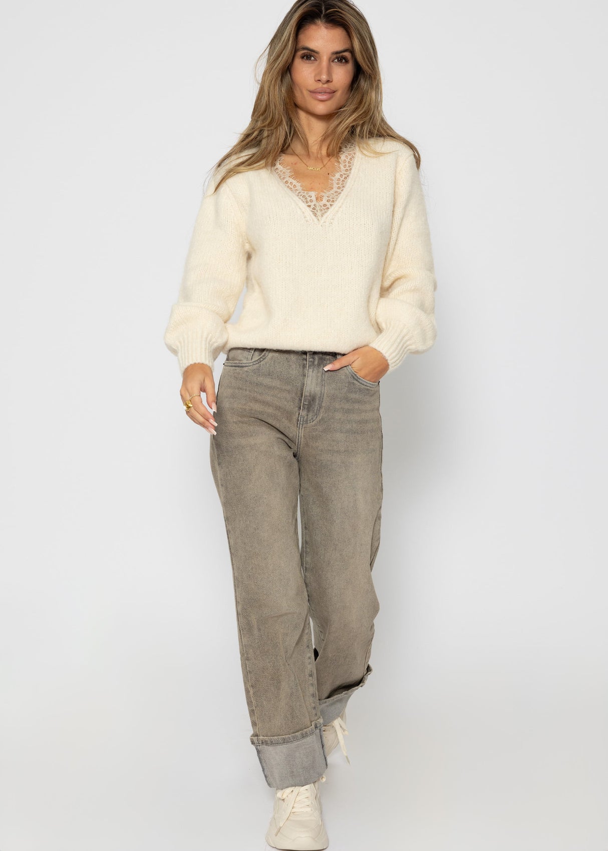 Sweater with lace neckline - off-white