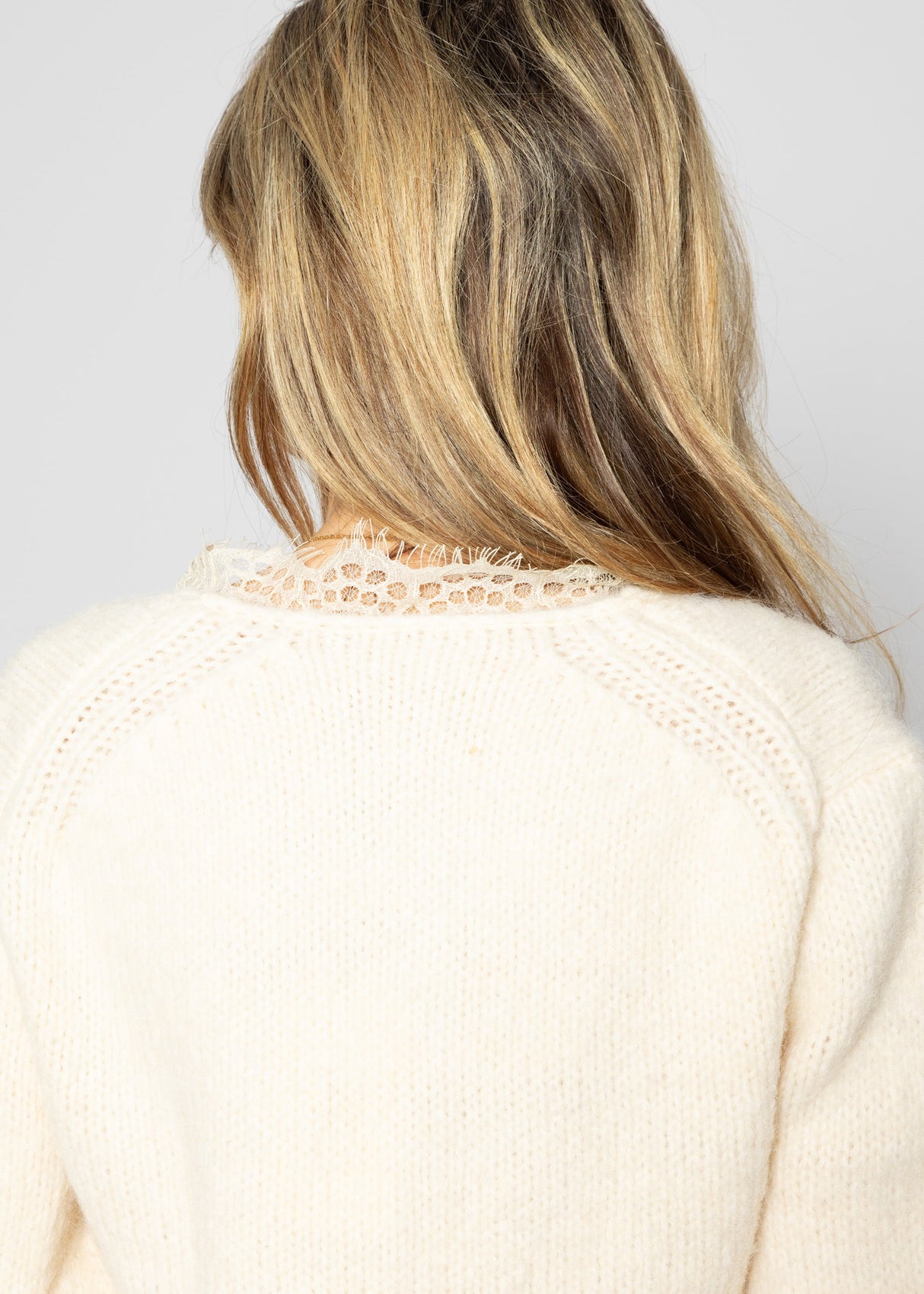 Sweater with lace neckline - off-white