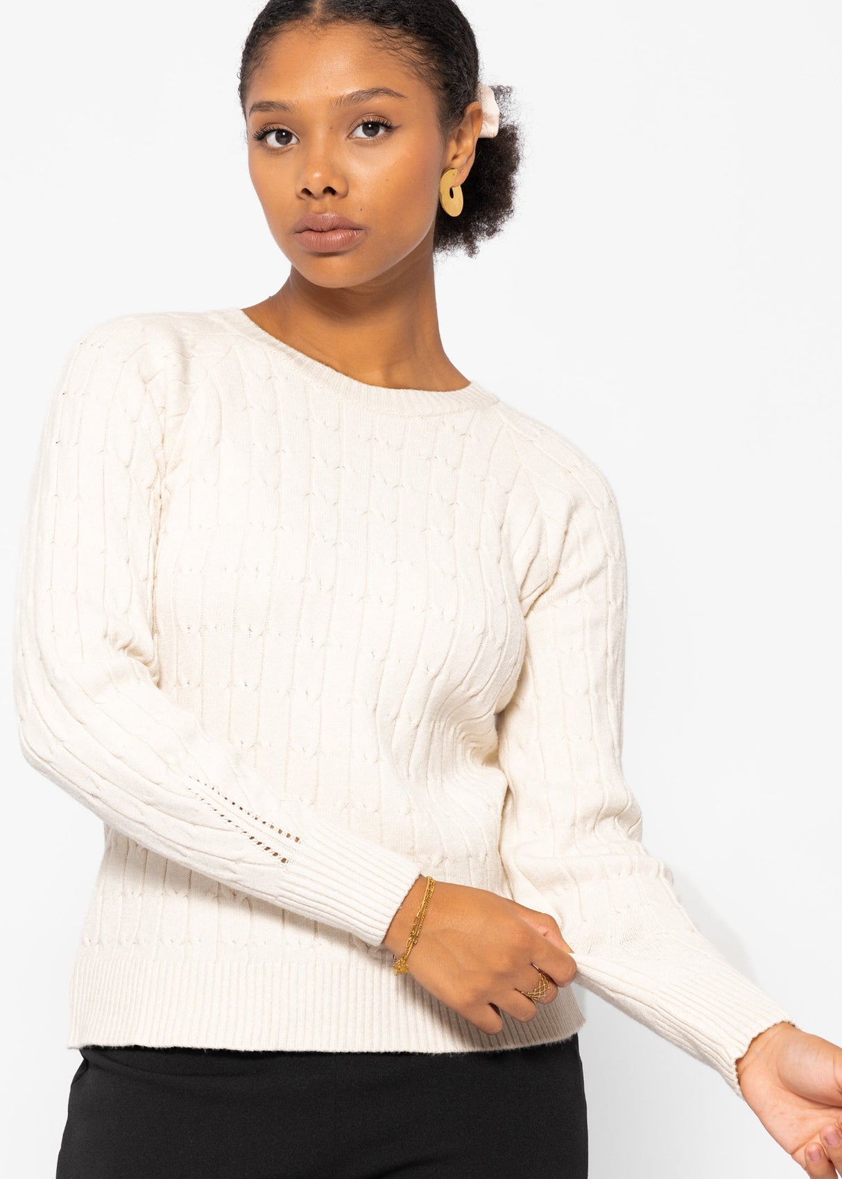 Raglan sweater with cable pattern - offwhite
