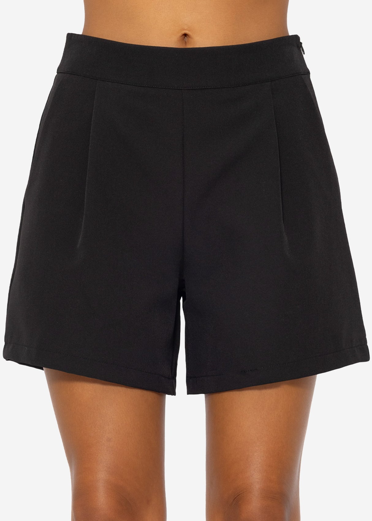 Pleated shorts - black