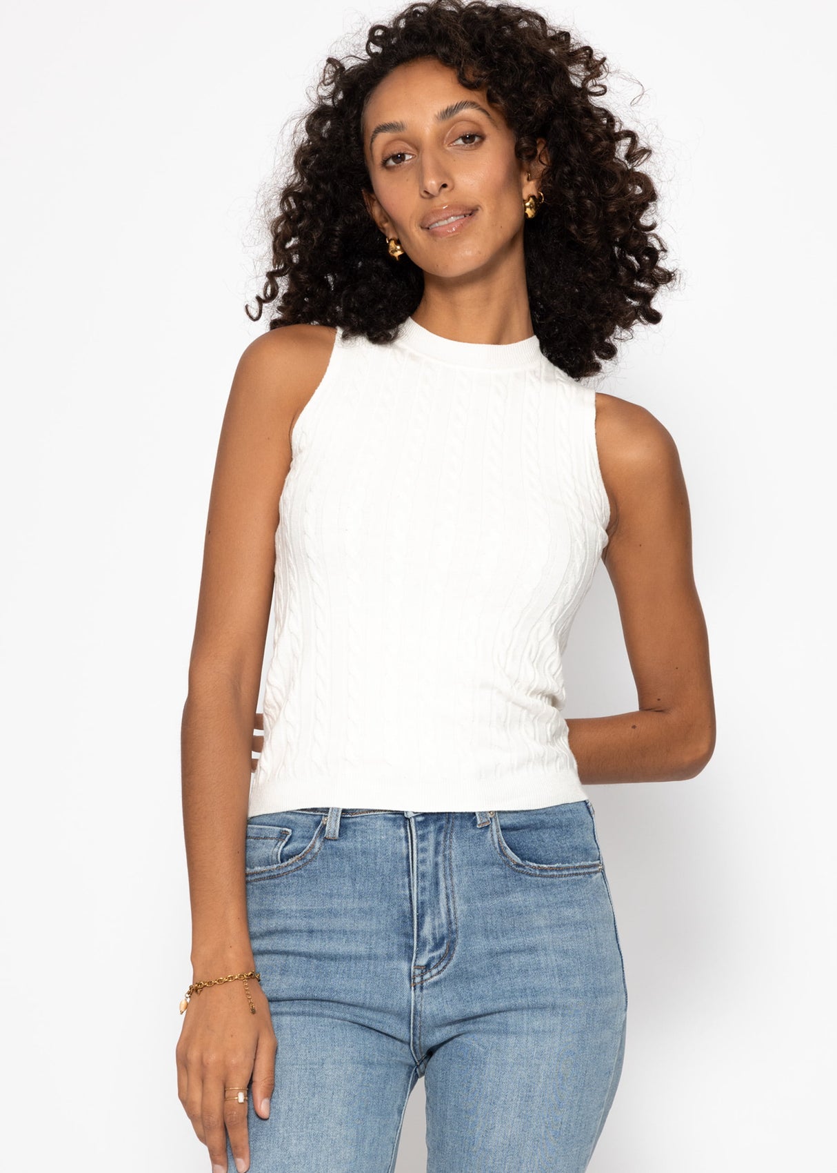 Knitted top with cable pattern - white