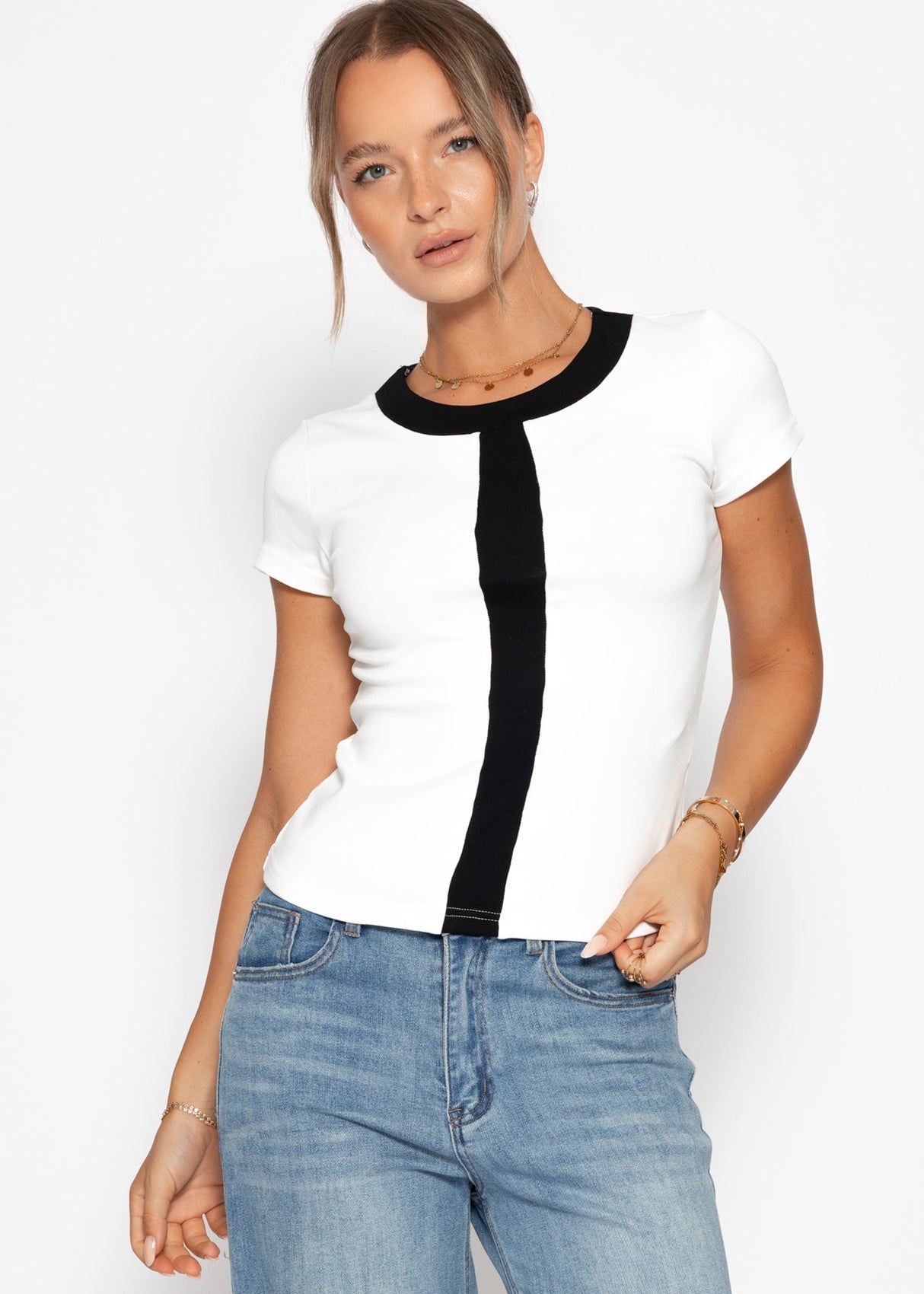 T -shirt with black aperture - white