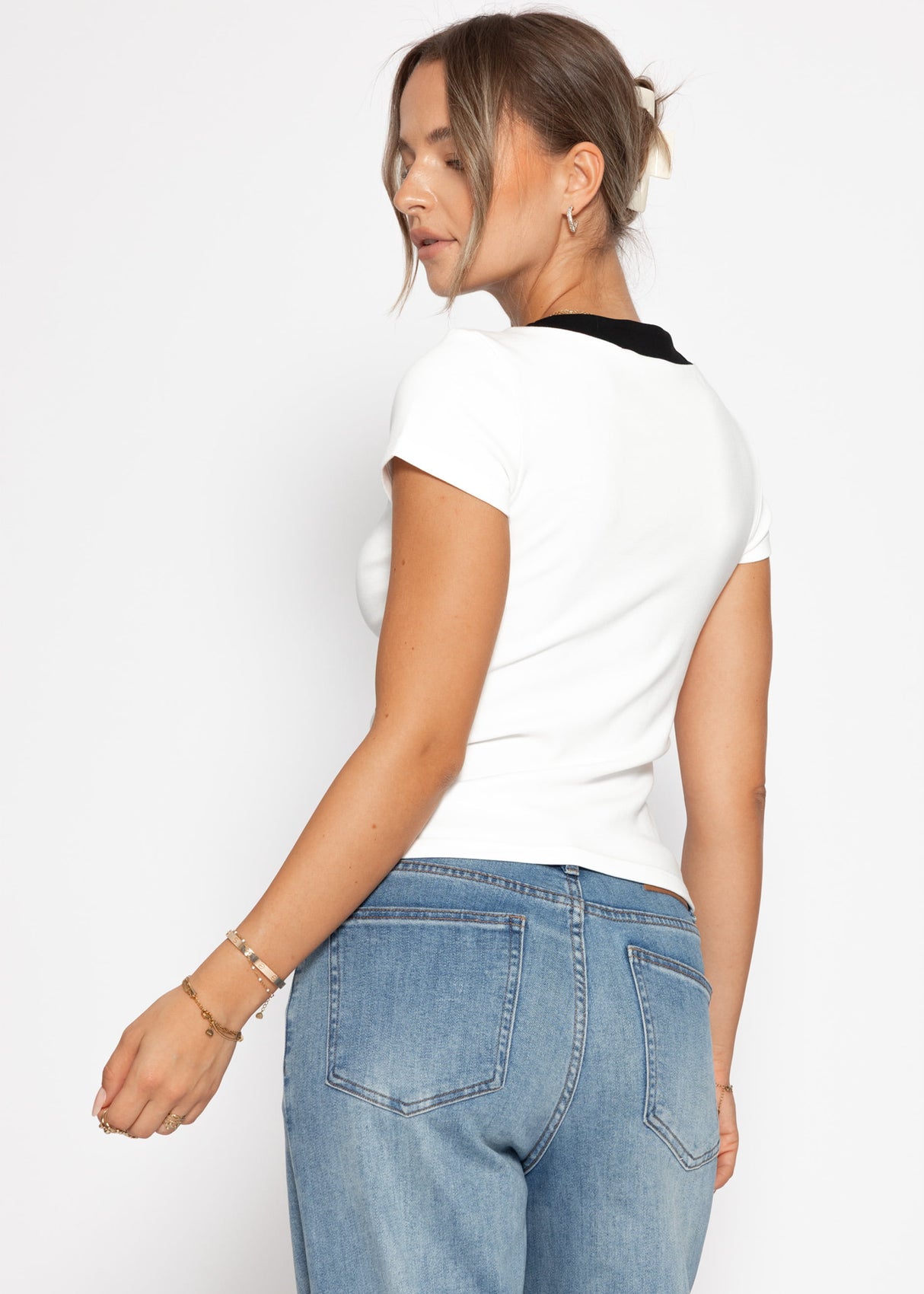 T -shirt with black aperture - white