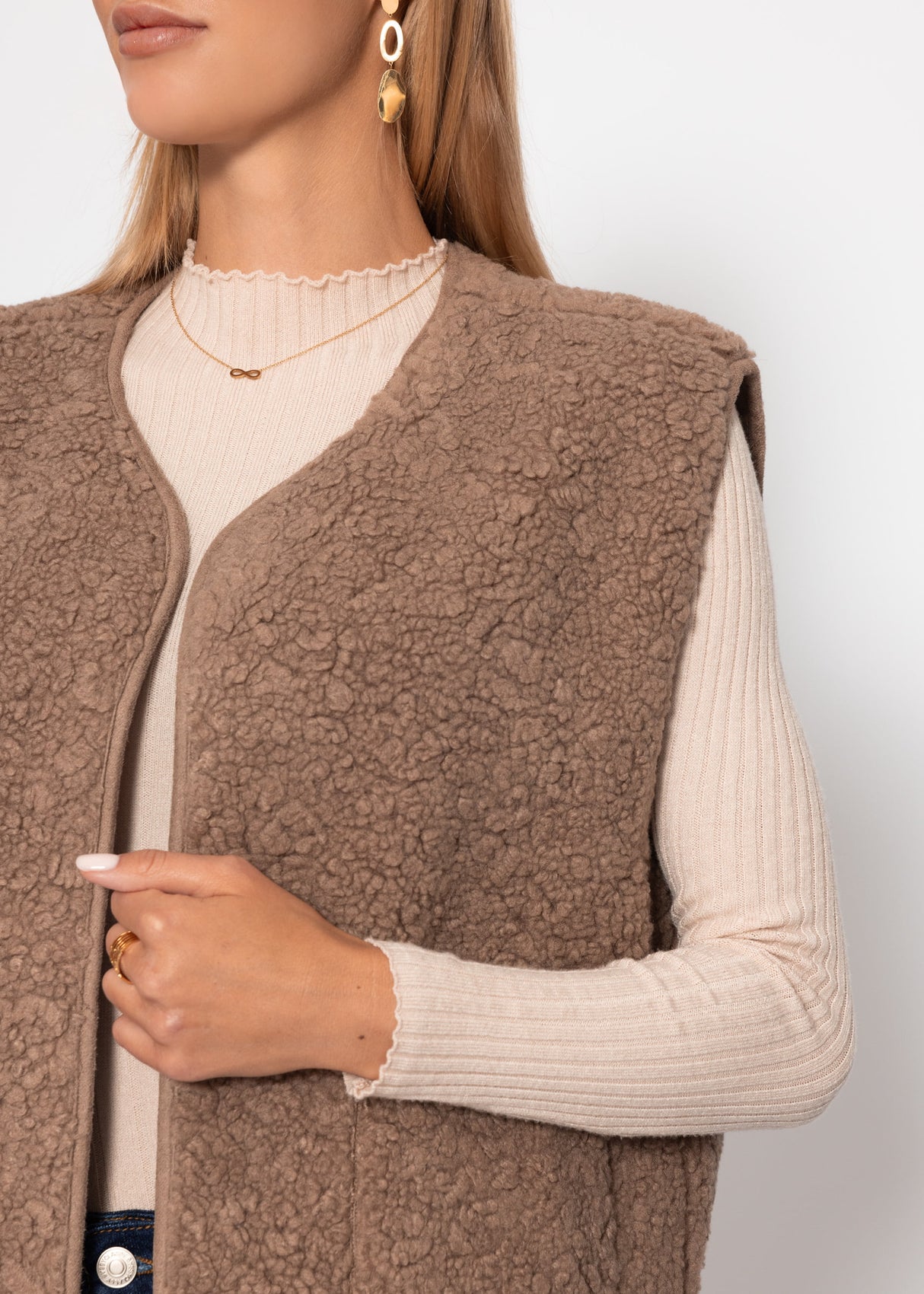 Teddy vest with pockets - taupe