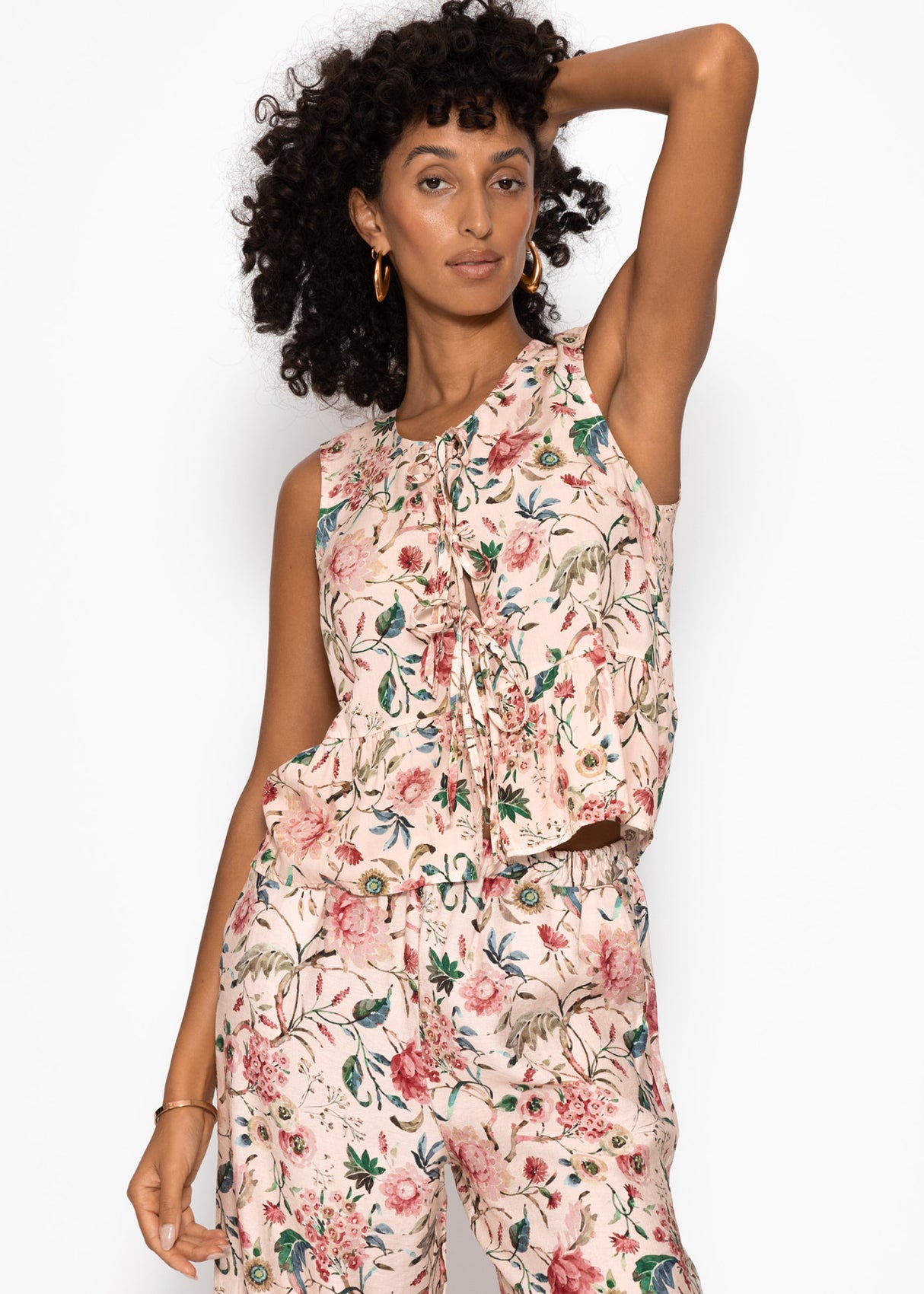 Top with tapes and floral pressure - beige