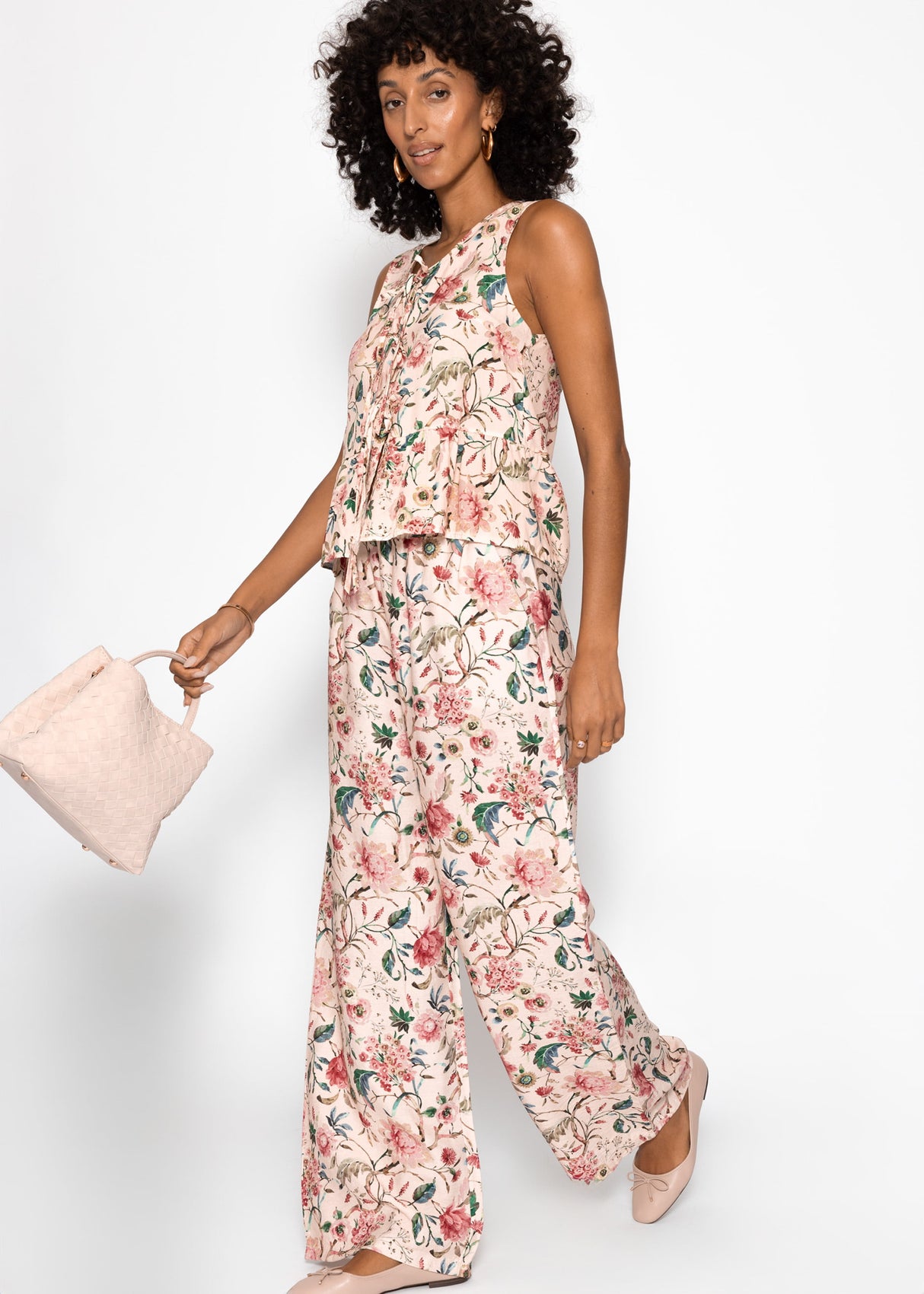 Top with tapes and floral pressure - beige