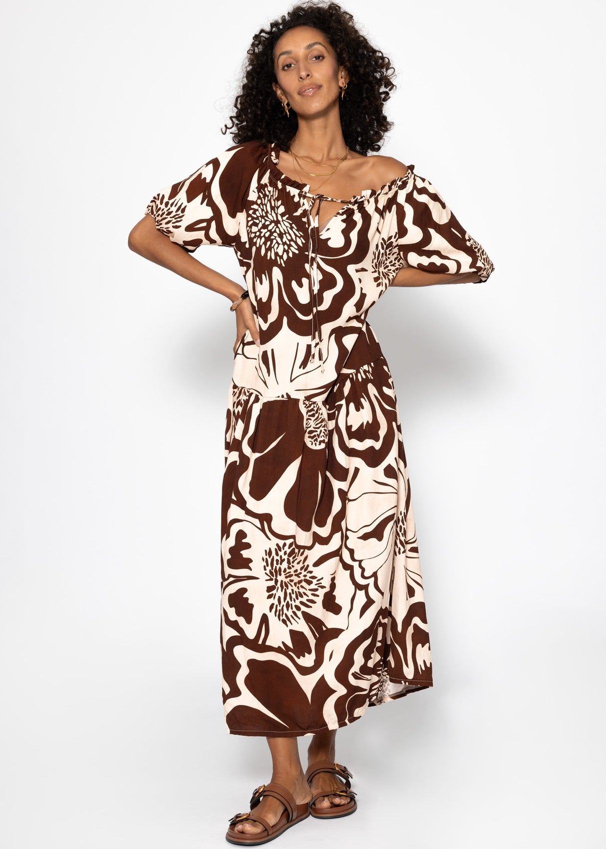 Volant dress with a large floral pressure - brown