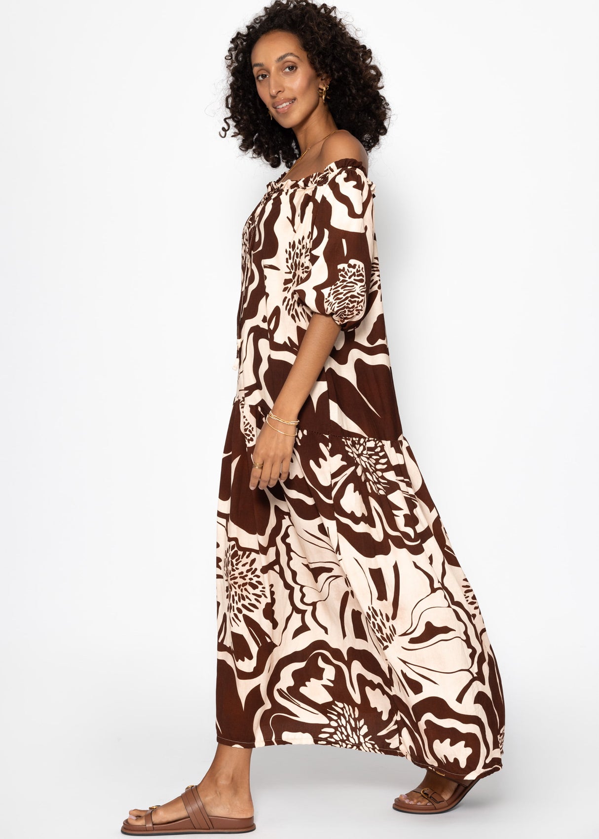 Volant dress with a large floral pressure - brown