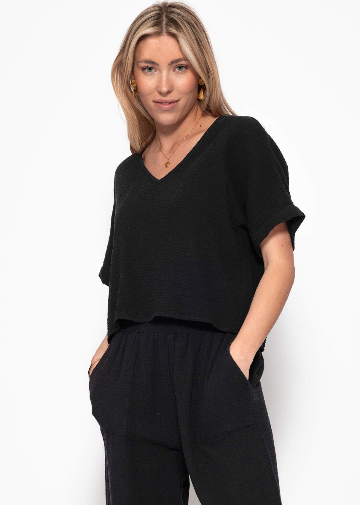 Musselin Shirt mit V-Ausschnitt - schwarz