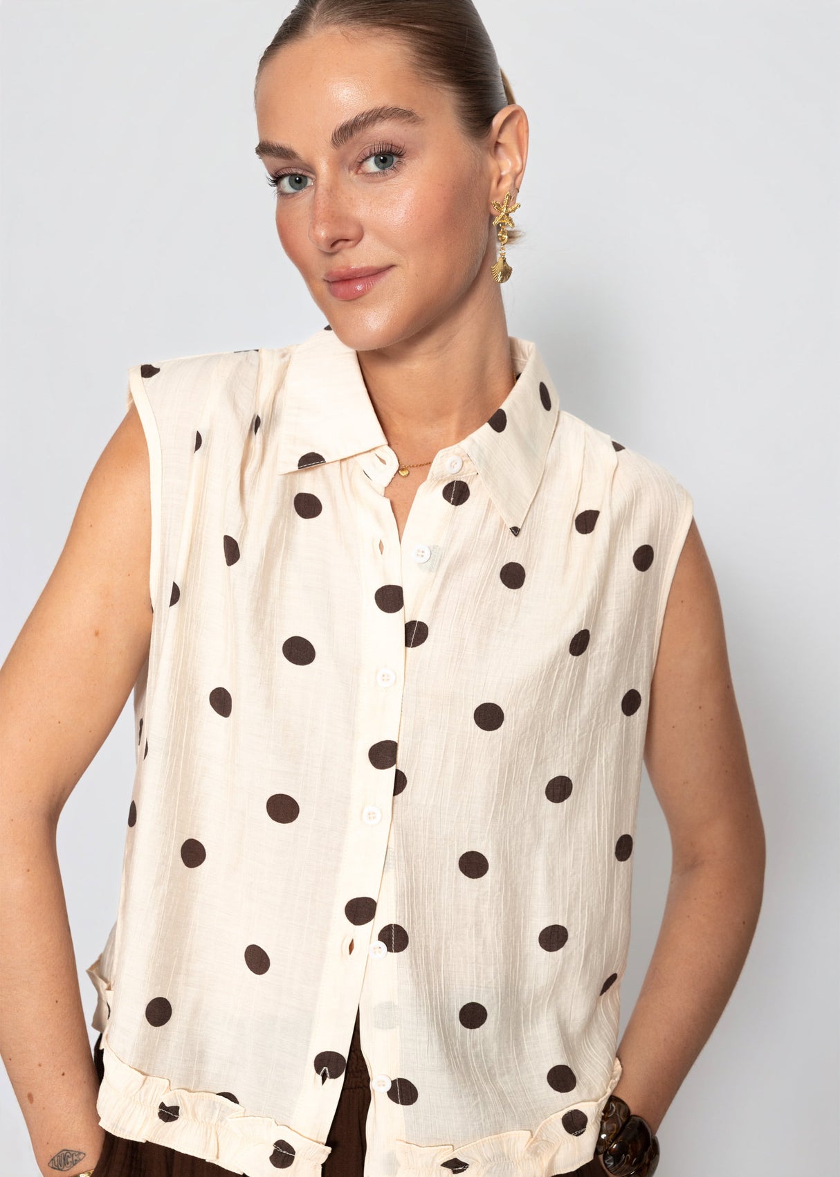 Ärmellose Chiffon Bluse mit Punktemuster - creme