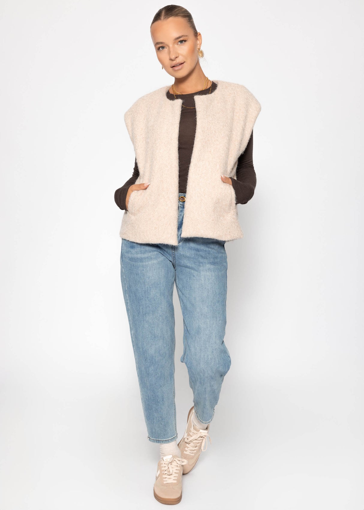 Small vest with wool structure - beige