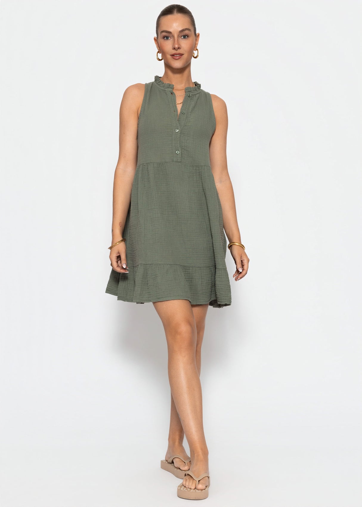 Ärmelloses Musselin Kleid mit Volants - khaki