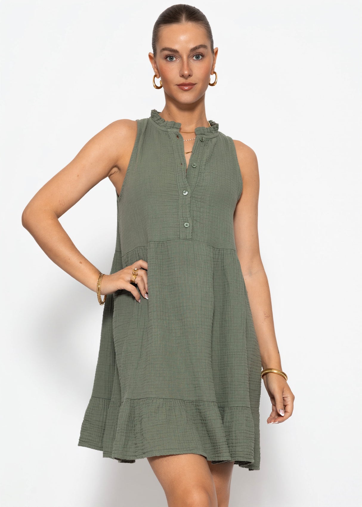 Ärmelloses Musselin Kleid mit Volants - khaki